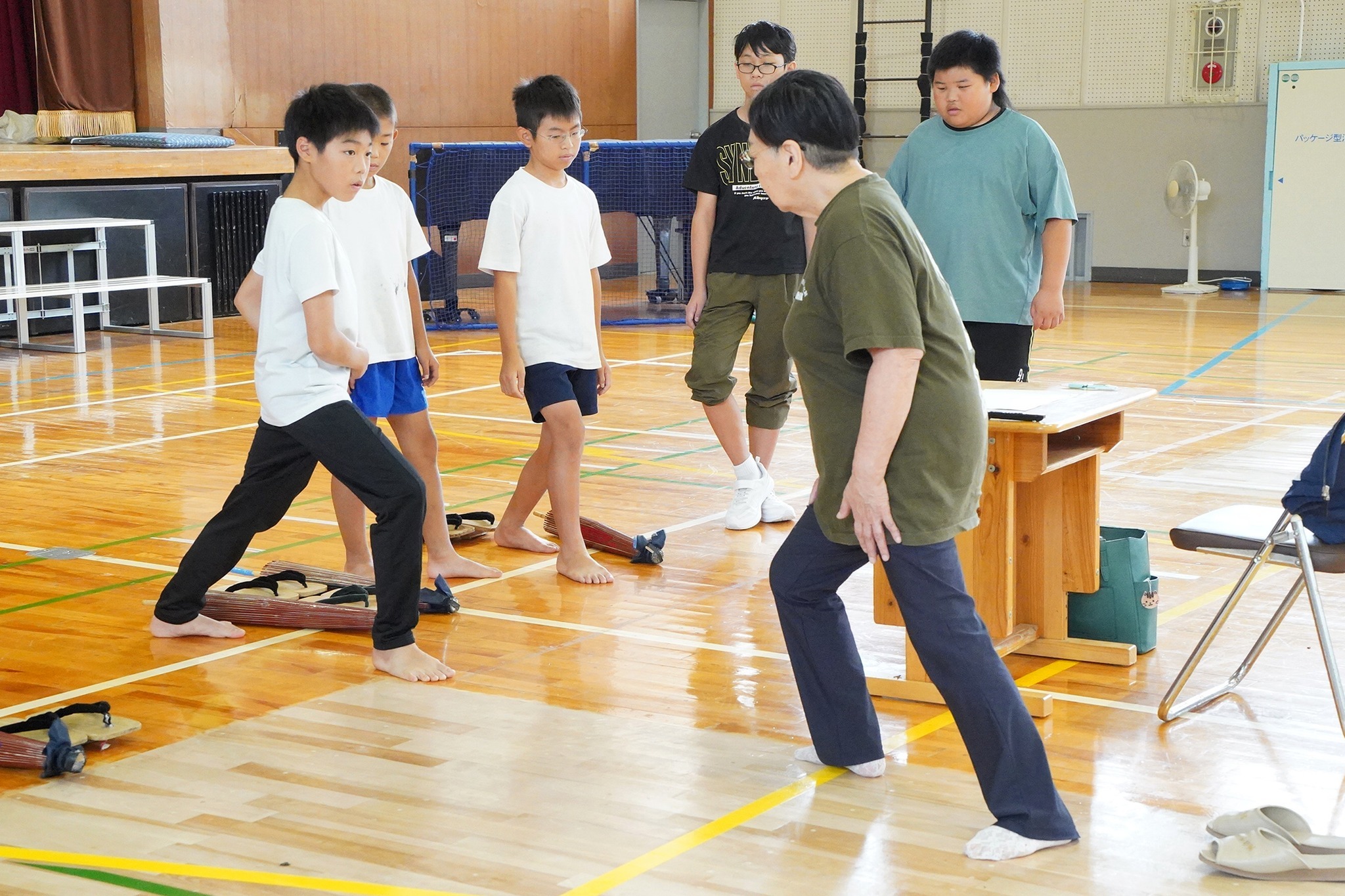 「河合っ子座公演」を前に5、6年生が専門家から歌舞伎の基礎学ぶ
