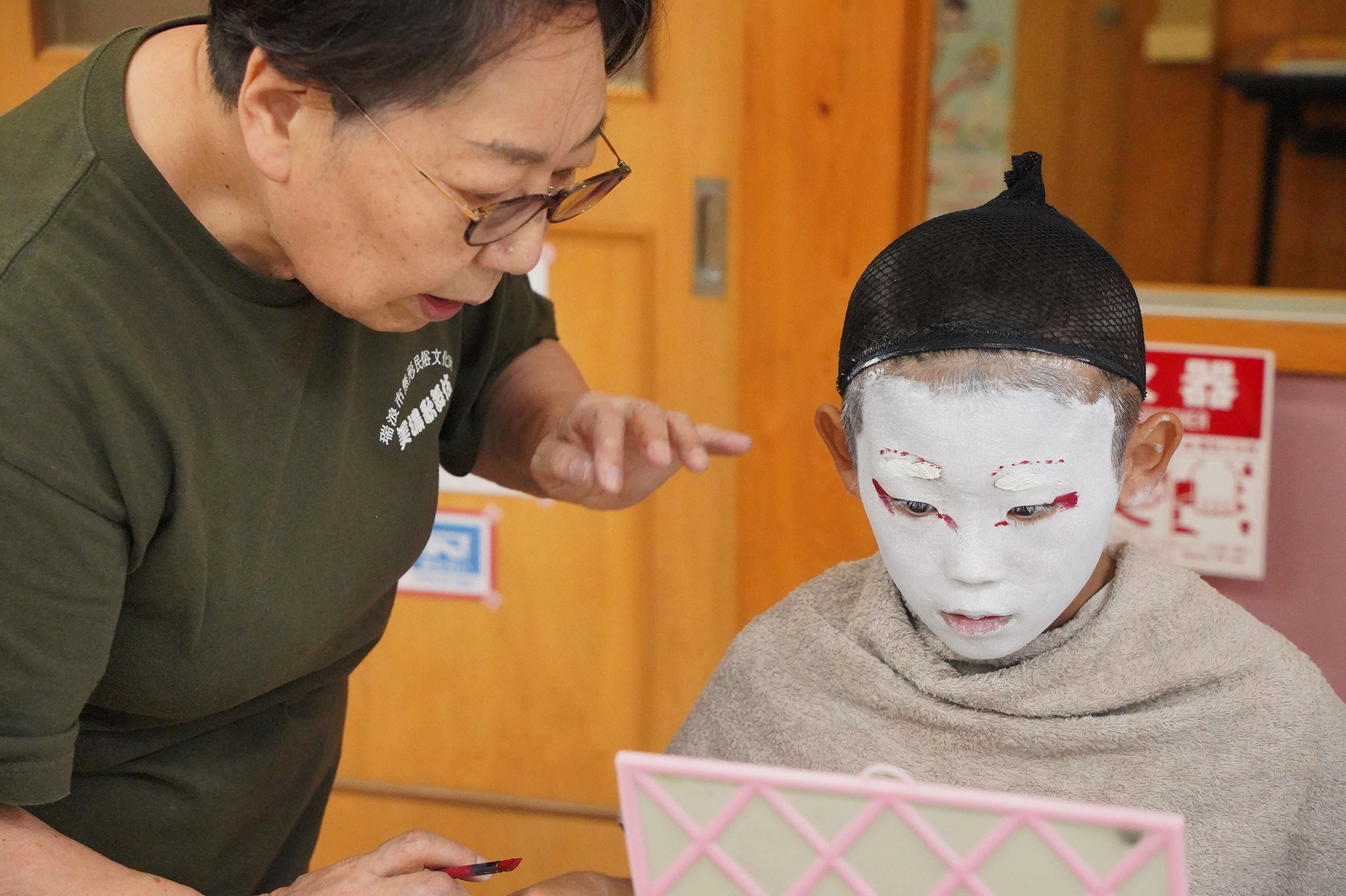 「河合っ子座公演」を前に5、6年生が専門家から歌舞伎の基礎学ぶ