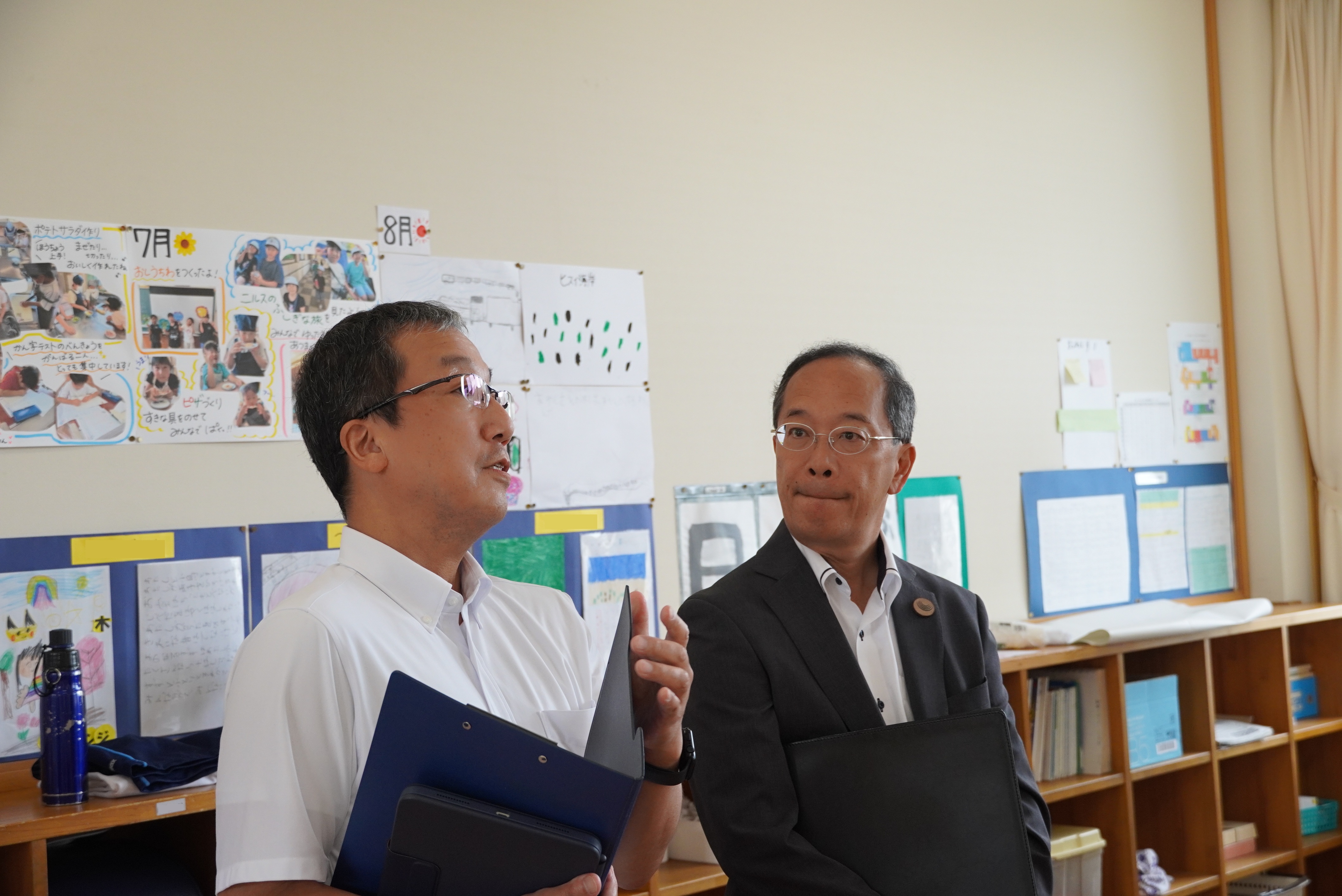 都竹市長が古川西小学校を訪問し、授業参観や児童との意見交換を行いました