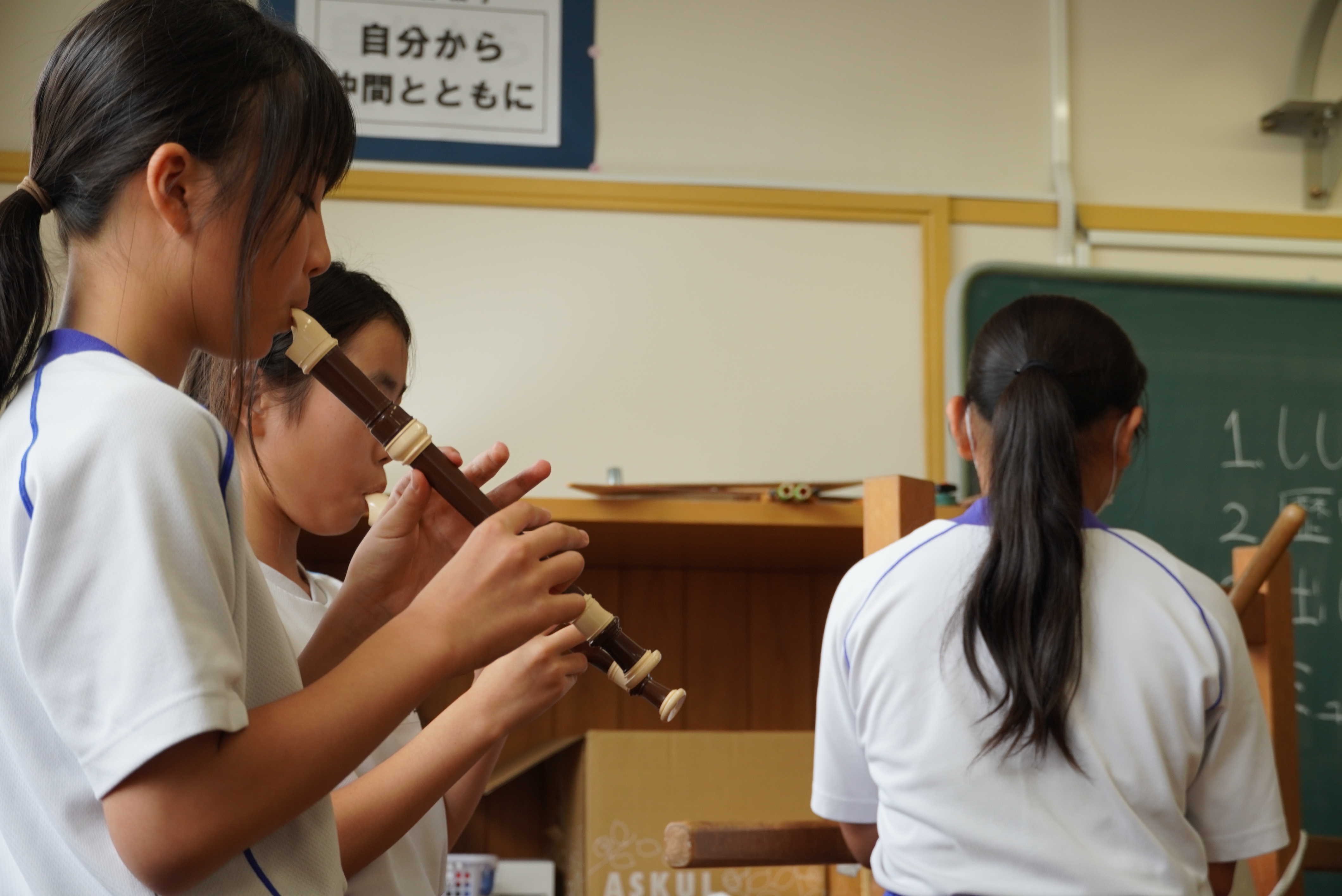 都竹市長が古川西小学校を訪問し、授業参観や児童との意見交換を行いました