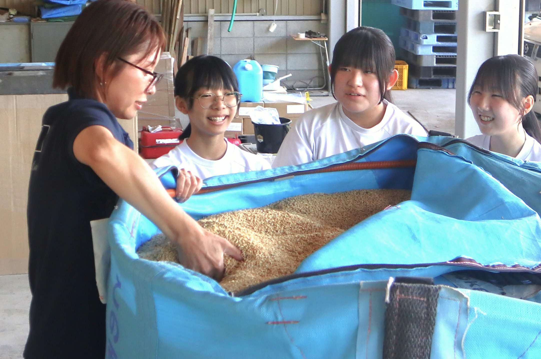 中学生が生産者訪ね、飛騨の食材の魅力を発信！