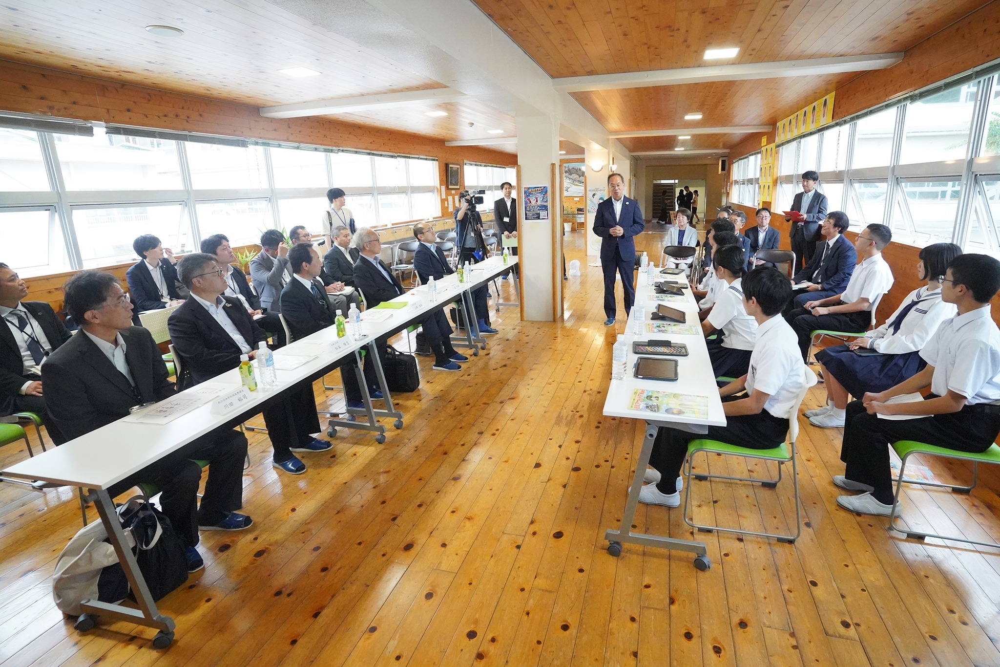 古川中学校の生徒が江崎知事と意見交換