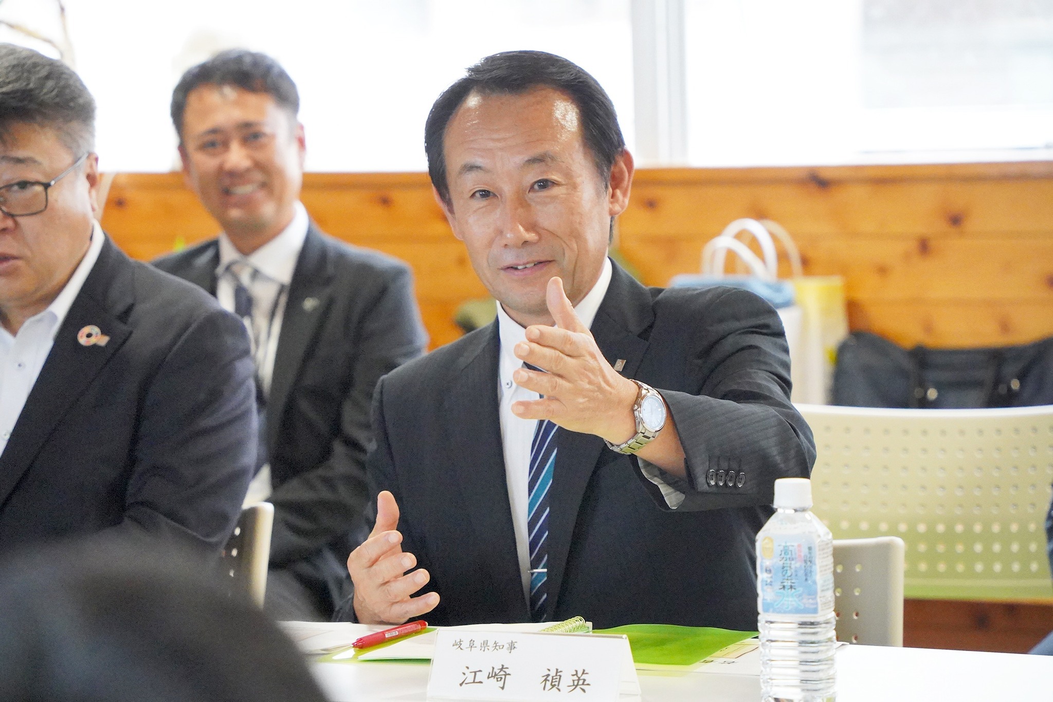 古川中学校の生徒が江崎知事と意見交換