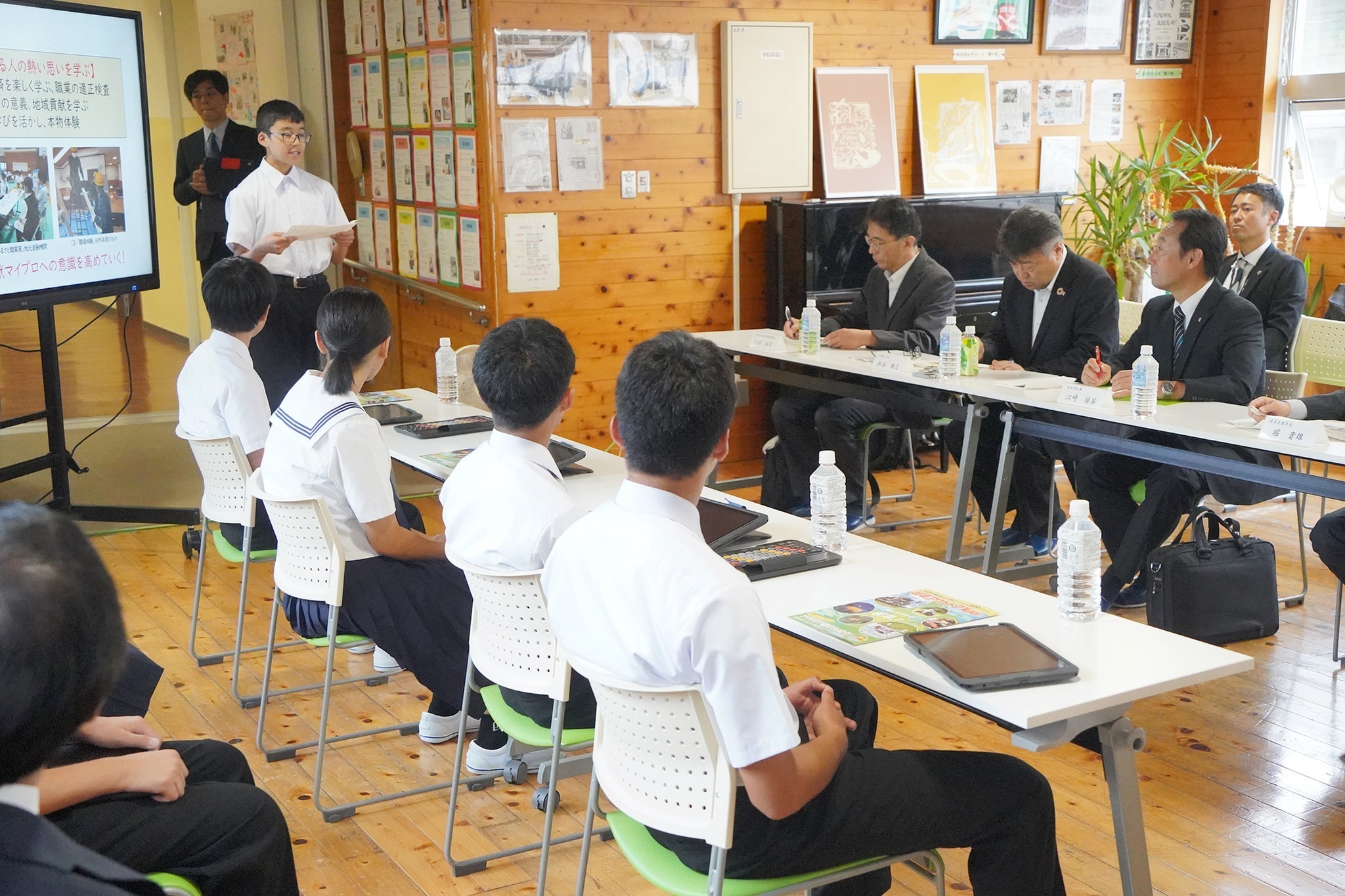 古川中学校の生徒が江崎知事と意見交換