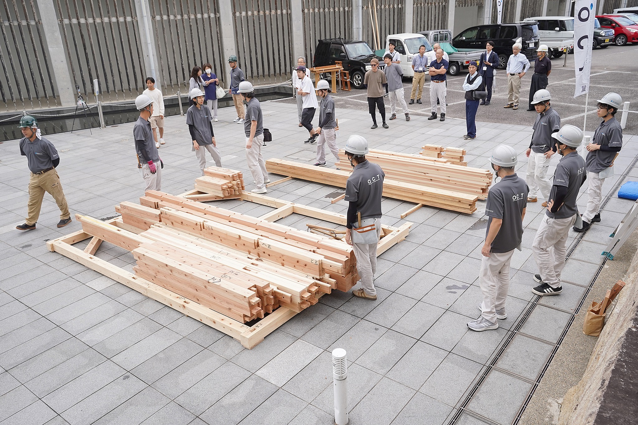 大阪工業技術専門学校の生徒が古川町で木造住宅の建築実習