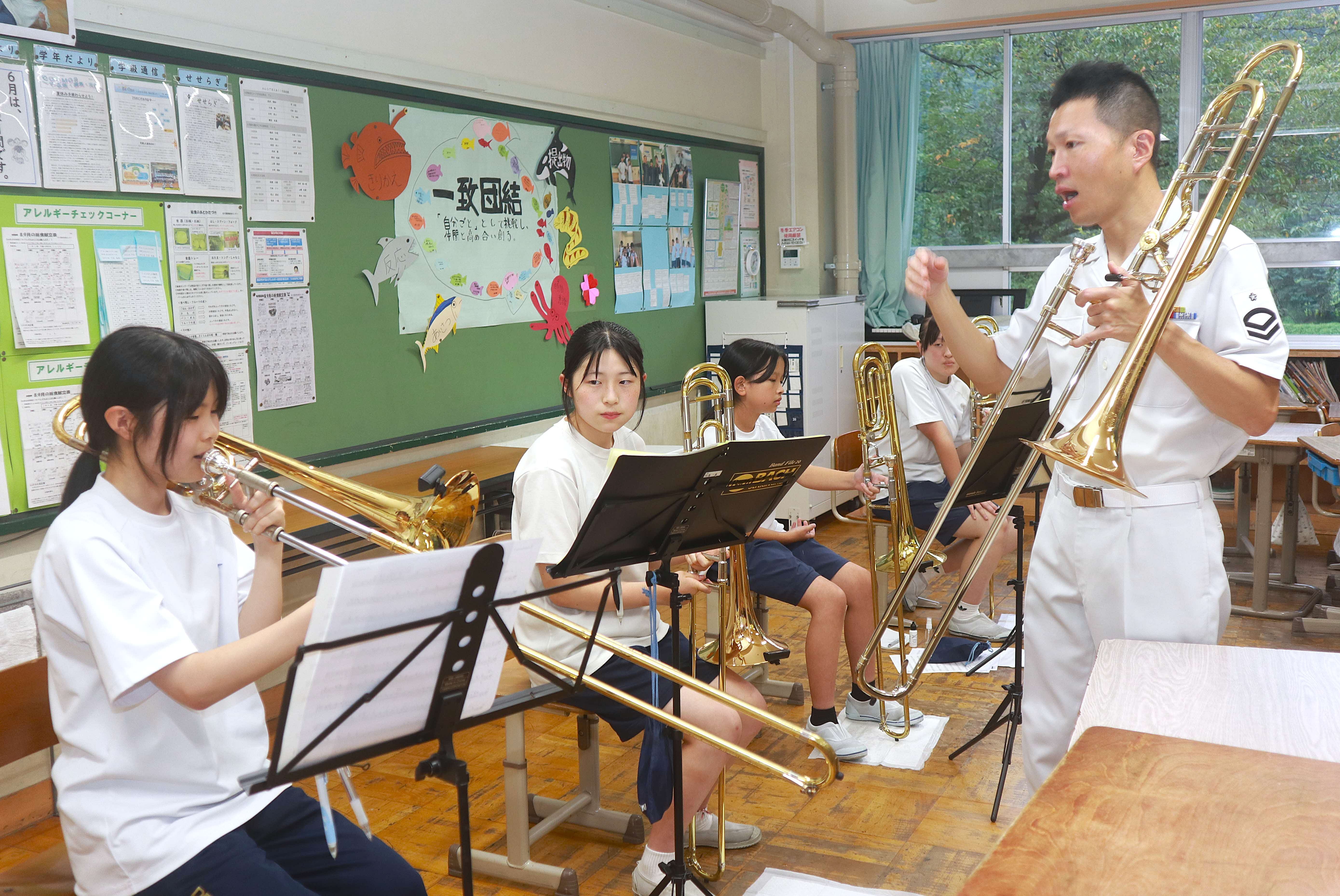 海上自衛隊舞鶴音楽隊が文化交流センター20周年記念コンサートを開催
