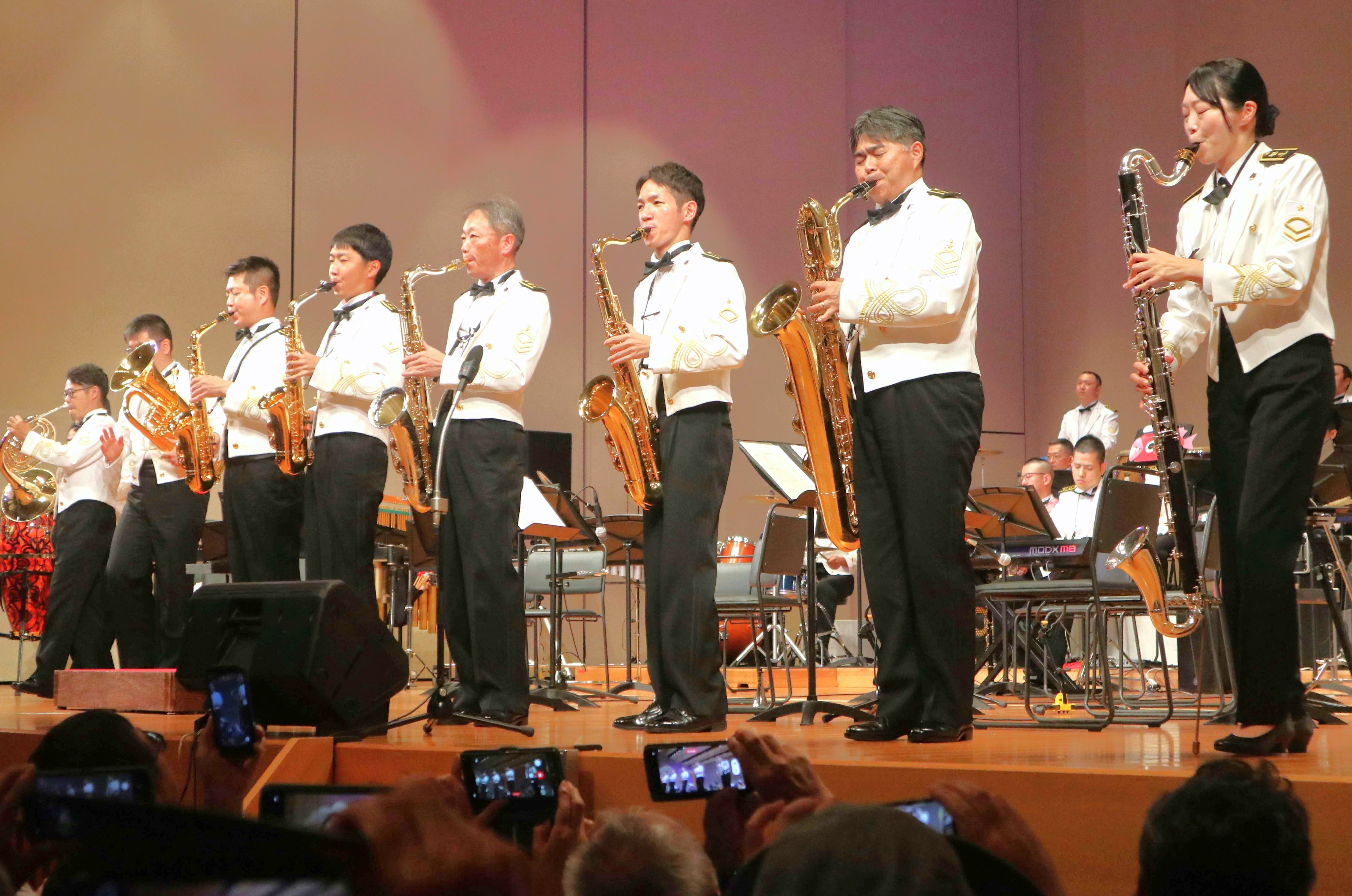 海上自衛隊舞鶴音楽隊が文化交流センター20周年記念コンサートを開催