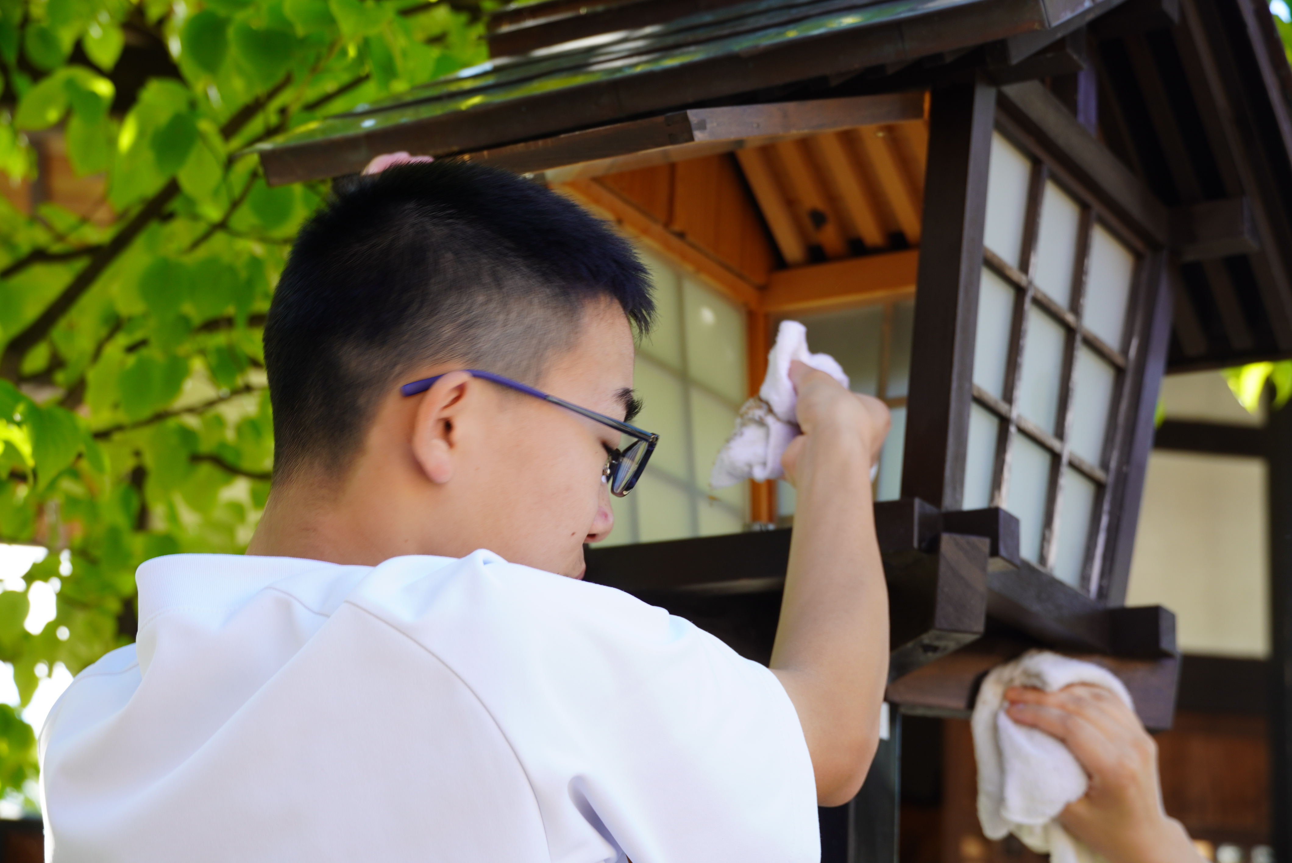 瀬戸川愛沿う会が中学生、ヒダスケ！と協力し、きつね火まつりを前に瀬戸川沿いの清掃活動を行いました