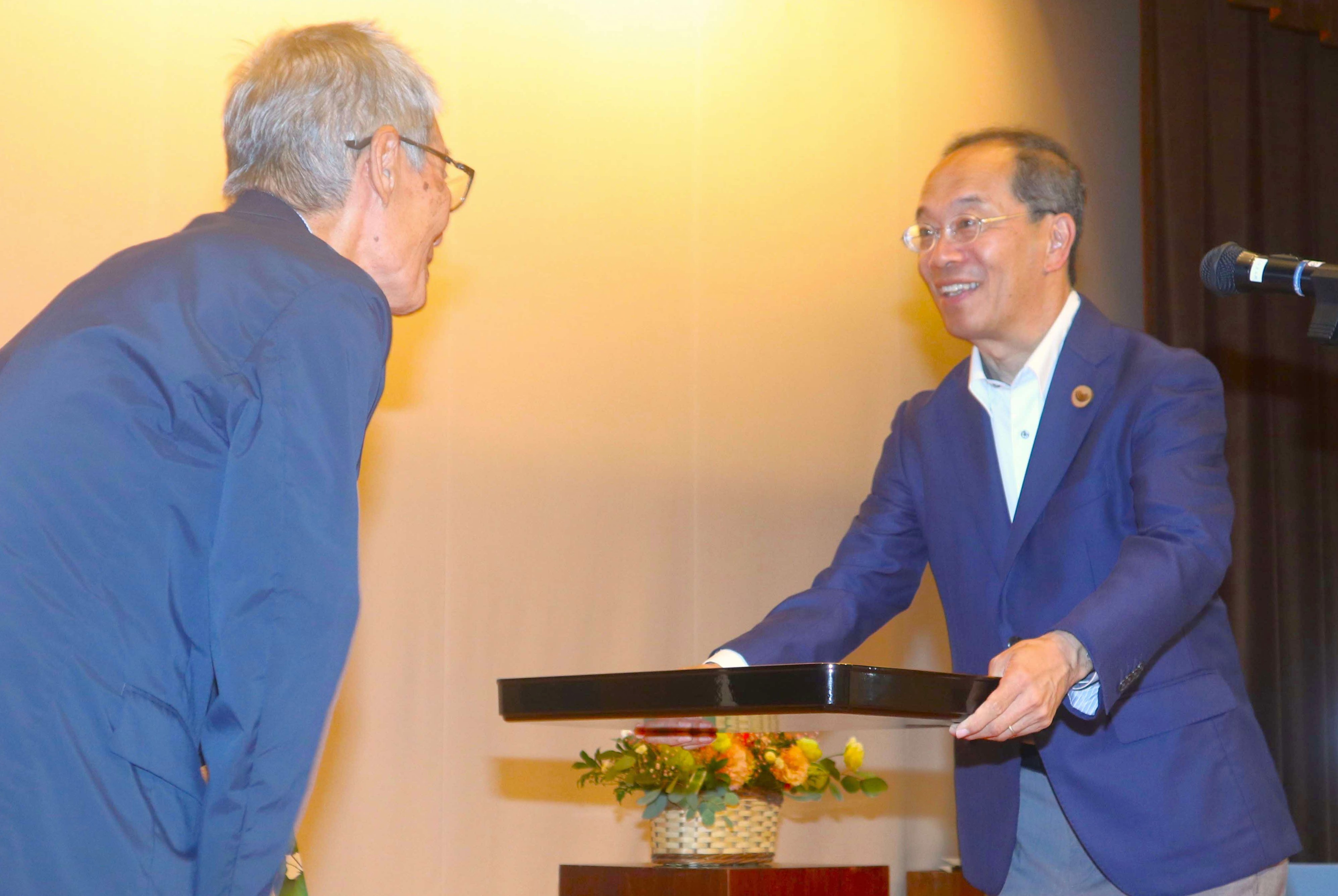 内藤記念くすり博物館を飛騨市の「薬草まちづくりパートナー」に委嘱