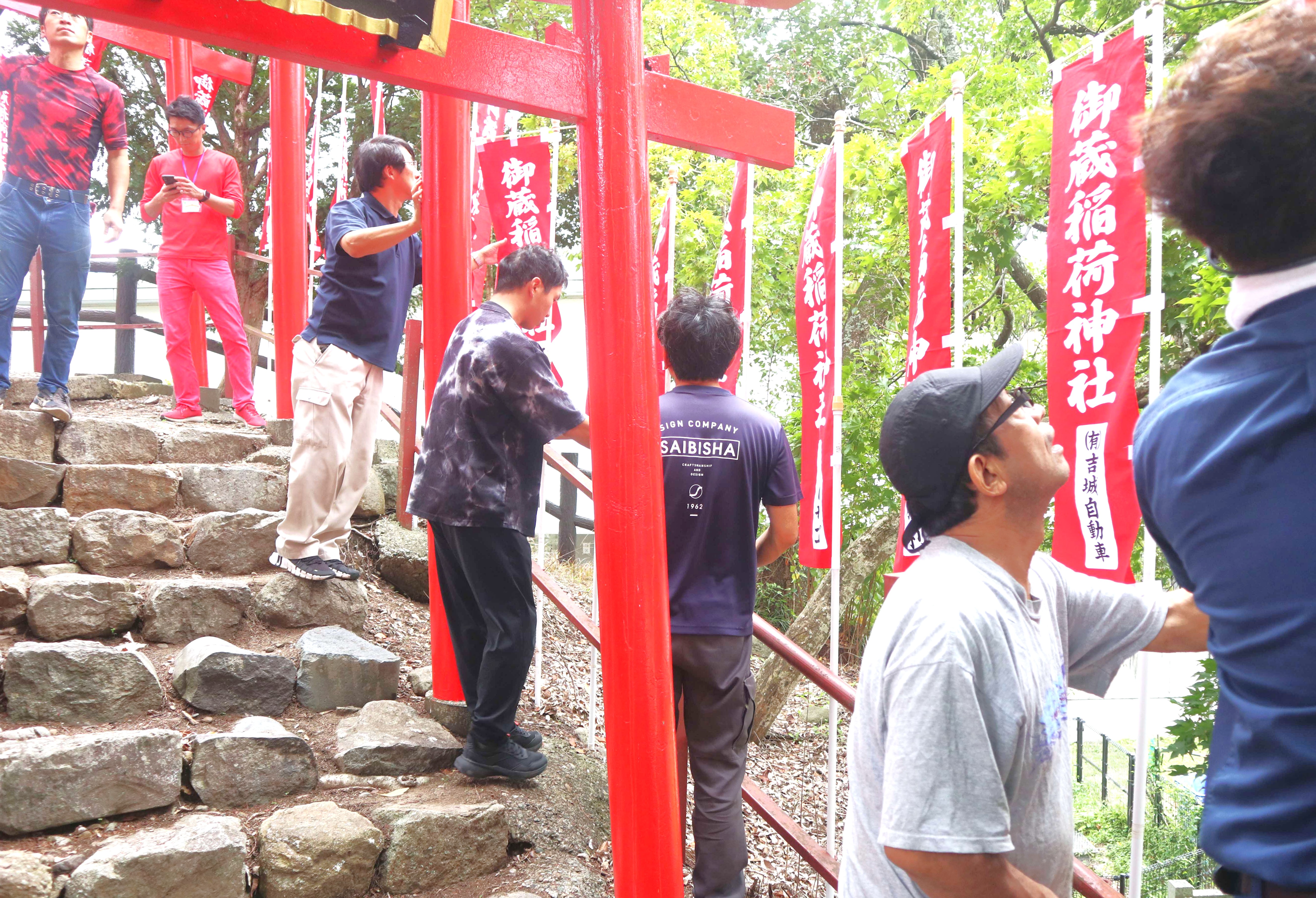 例祭を前に御蔵稲荷神社を美しく！