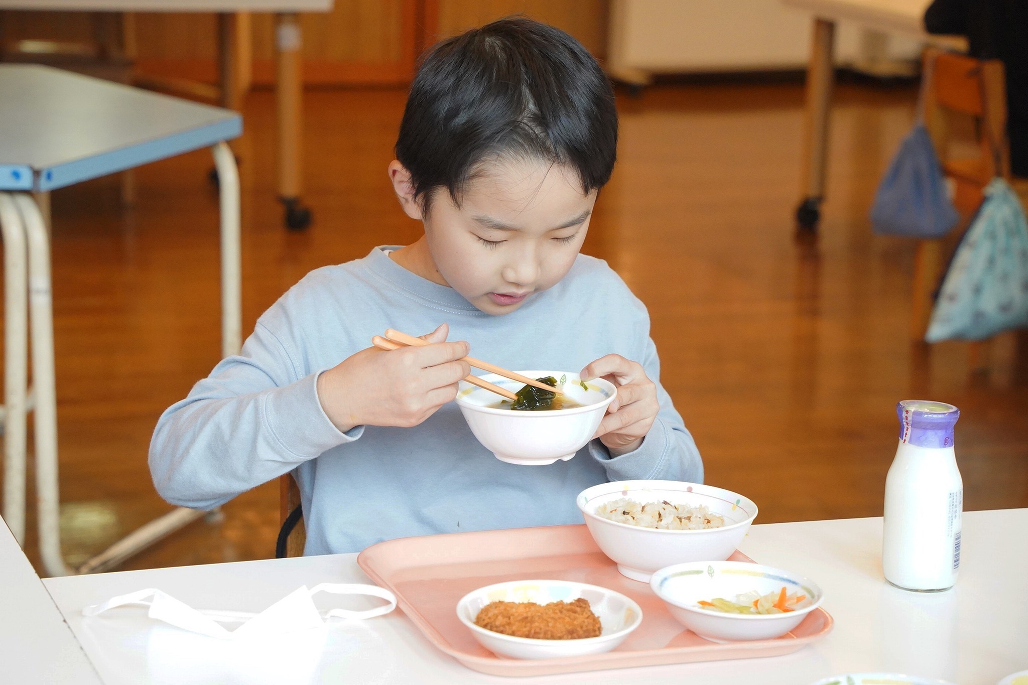 河合小児童が栽培したジャガイモを自校の給食で提供