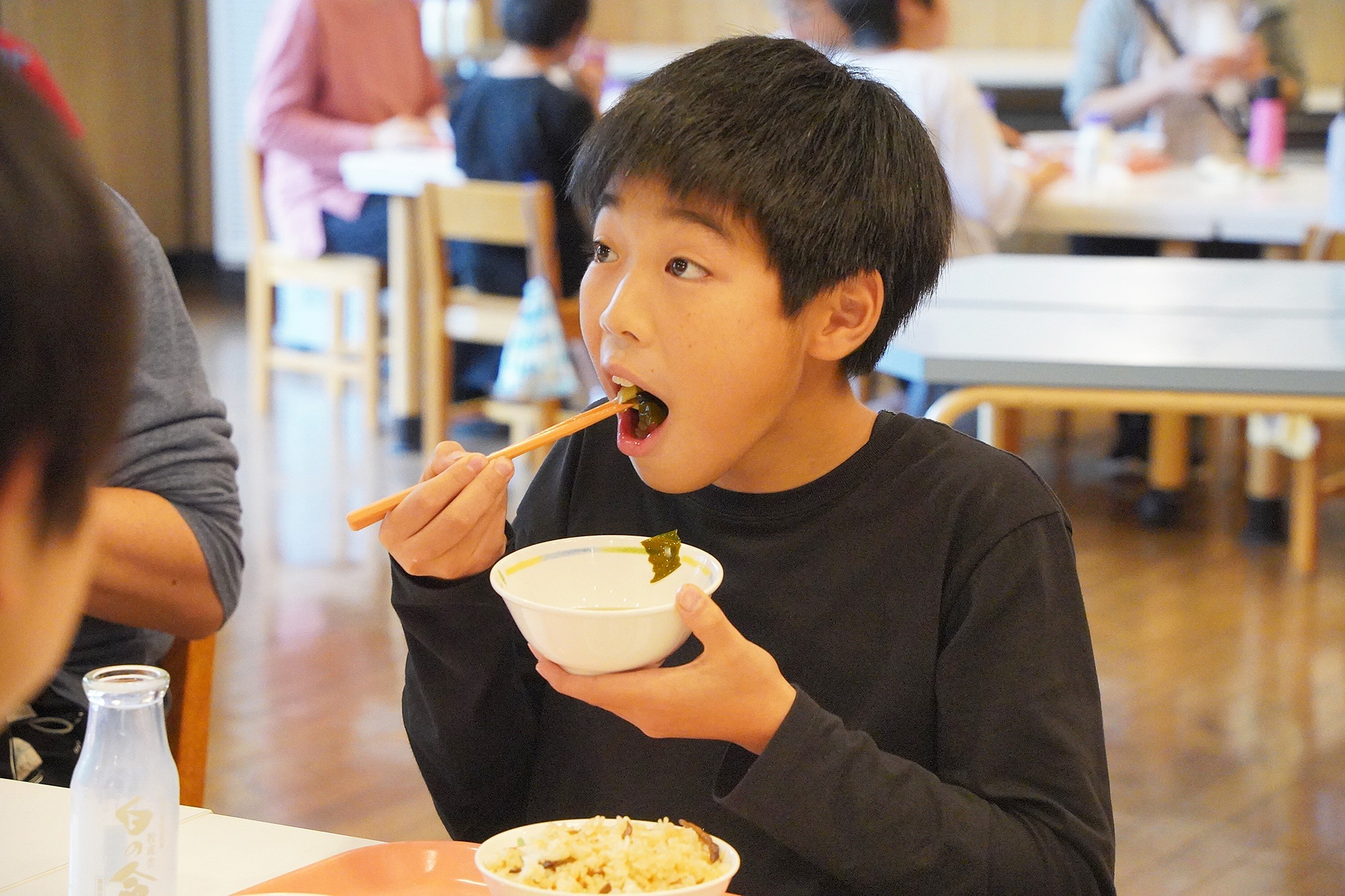 河合小児童が栽培したジャガイモを自校の給食で提供