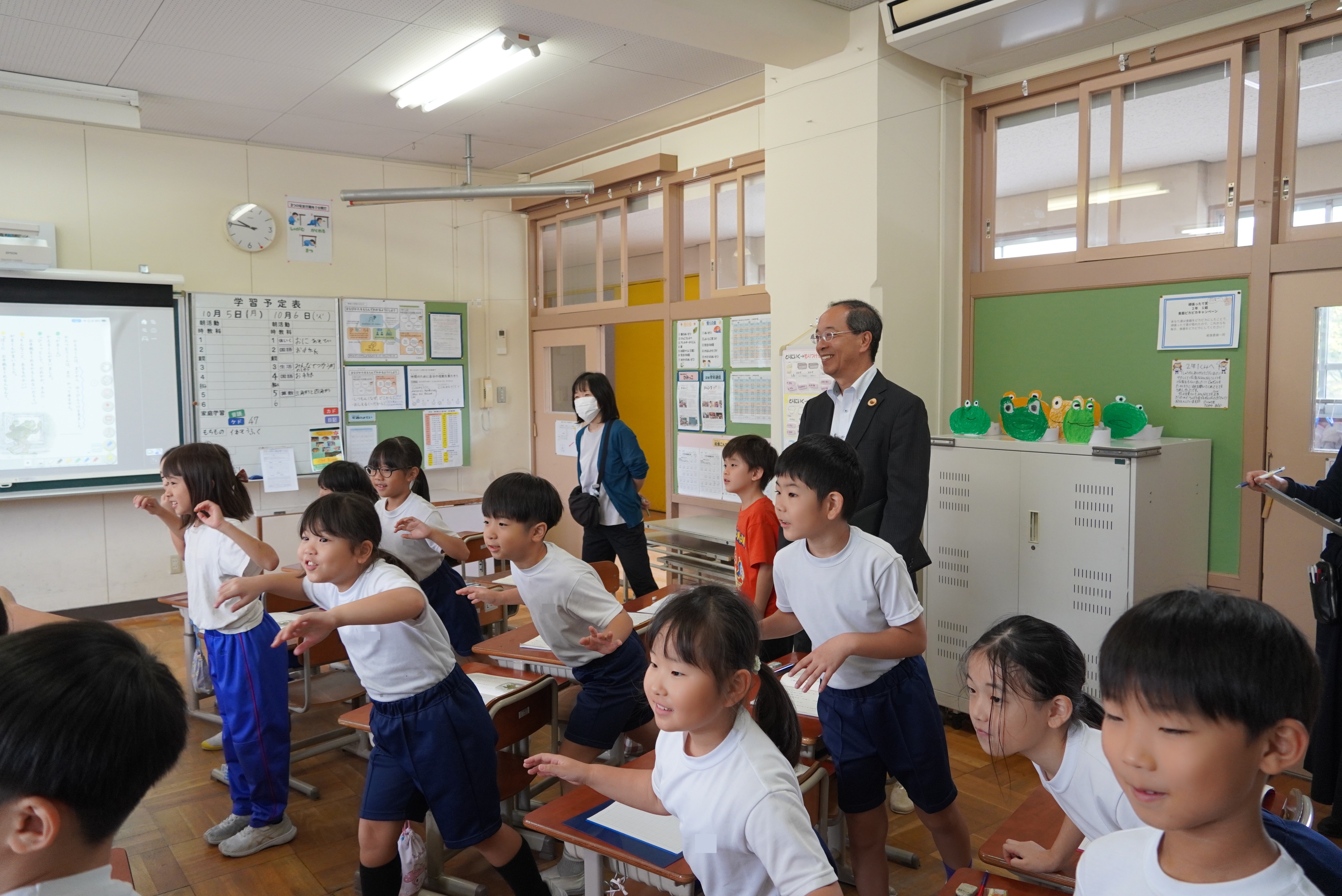 神岡小学校で市長が授業参観と児童や校長との意見交換を行いました