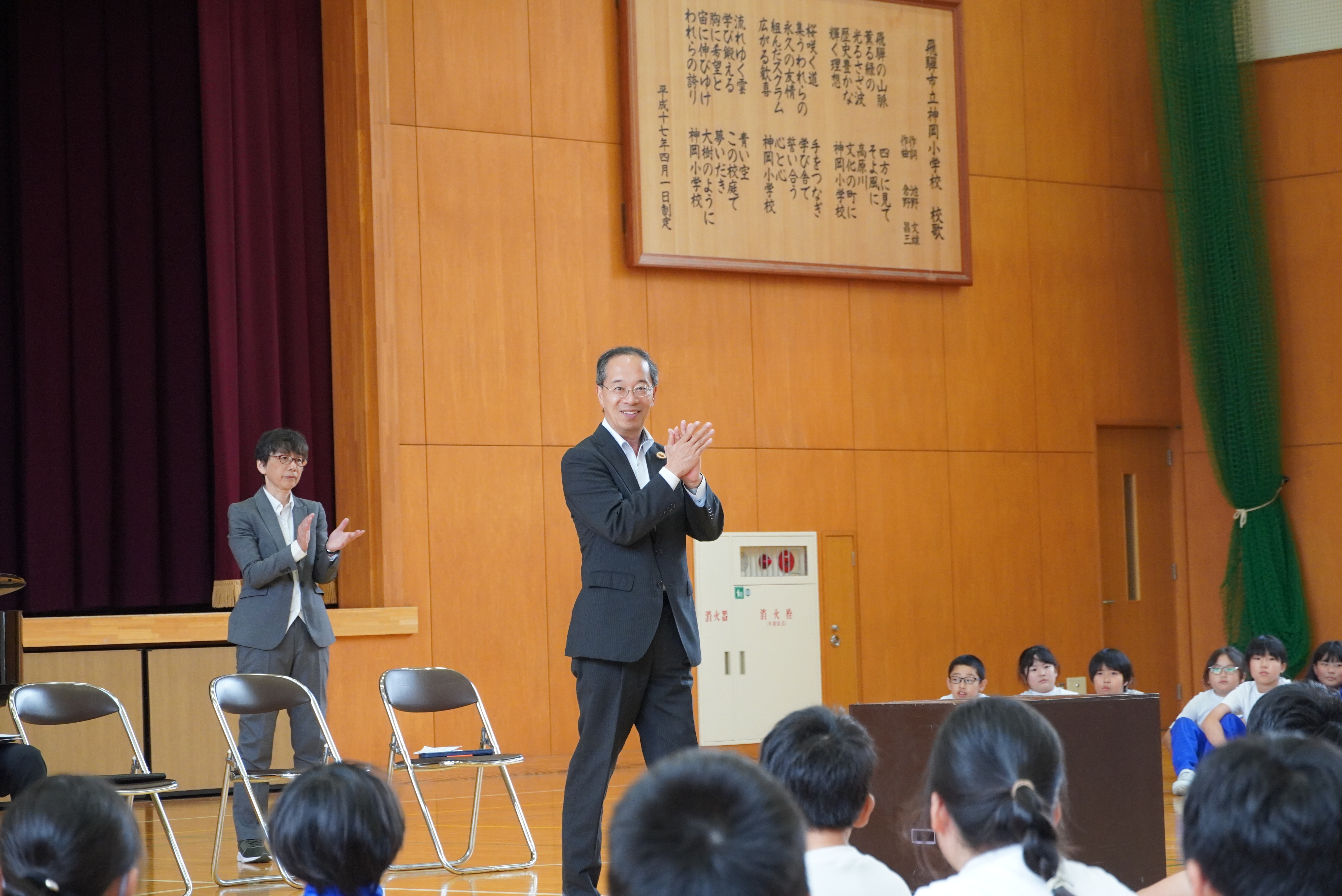 神岡小学校で市長が授業参観と児童や校長との意見交換を行いました