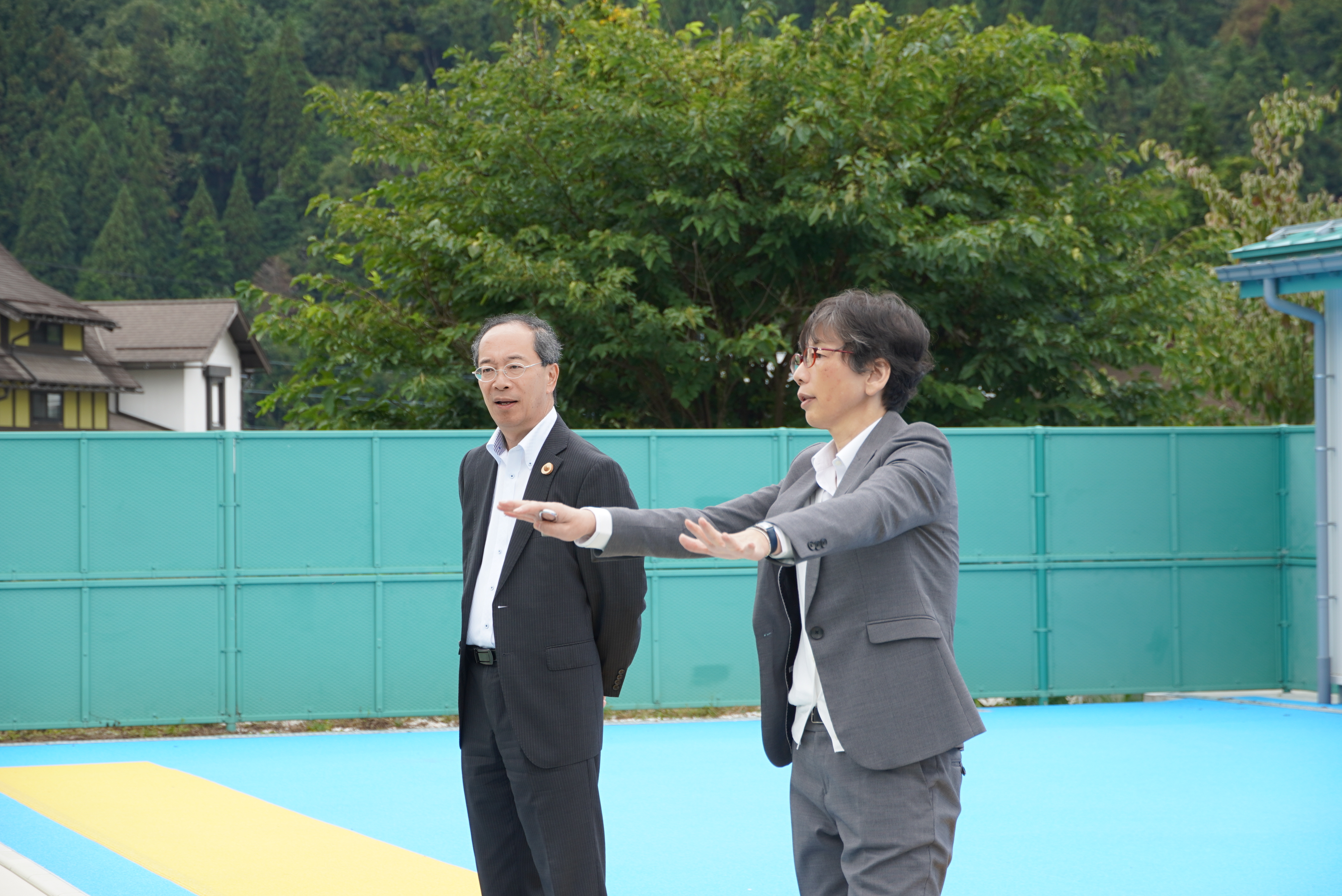 神岡小学校で市長が授業参観と児童や校長との意見交換を行いました