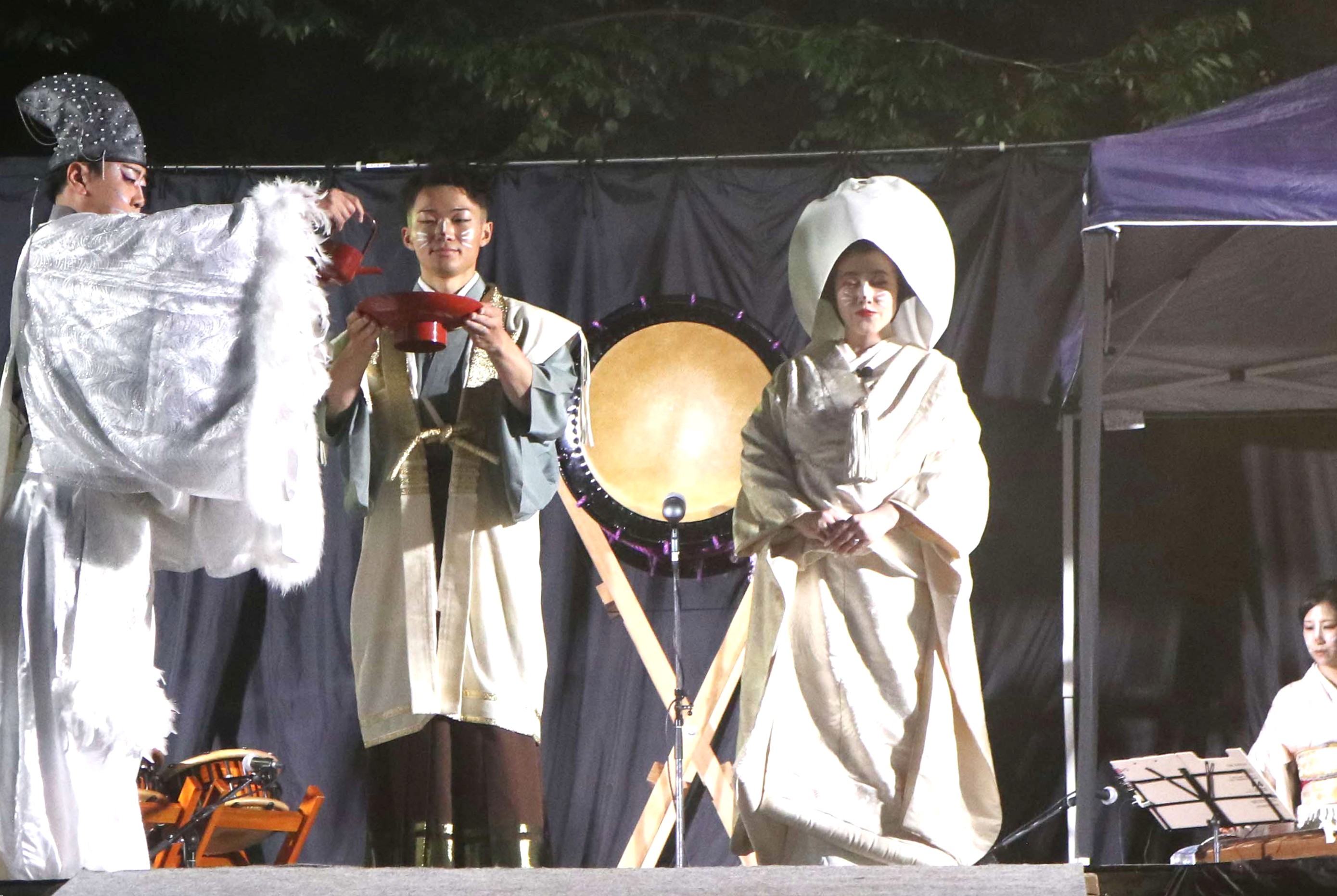 地元古川町の都筑さんご夫妻を花嫁花婿役に「きつね火まつり」盛大に開催