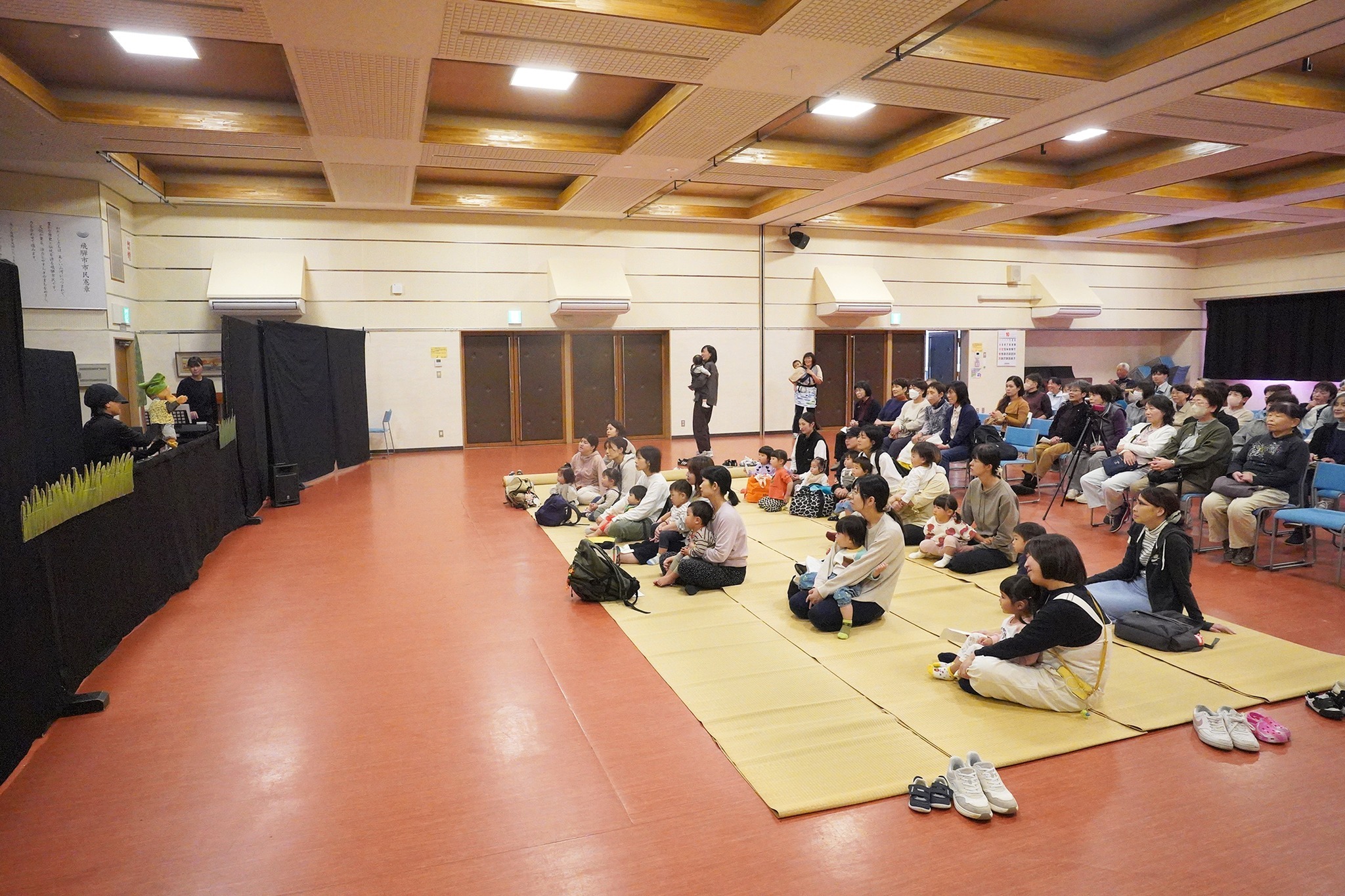 「どじょっこ劇団」が人形劇やペープサートを上演