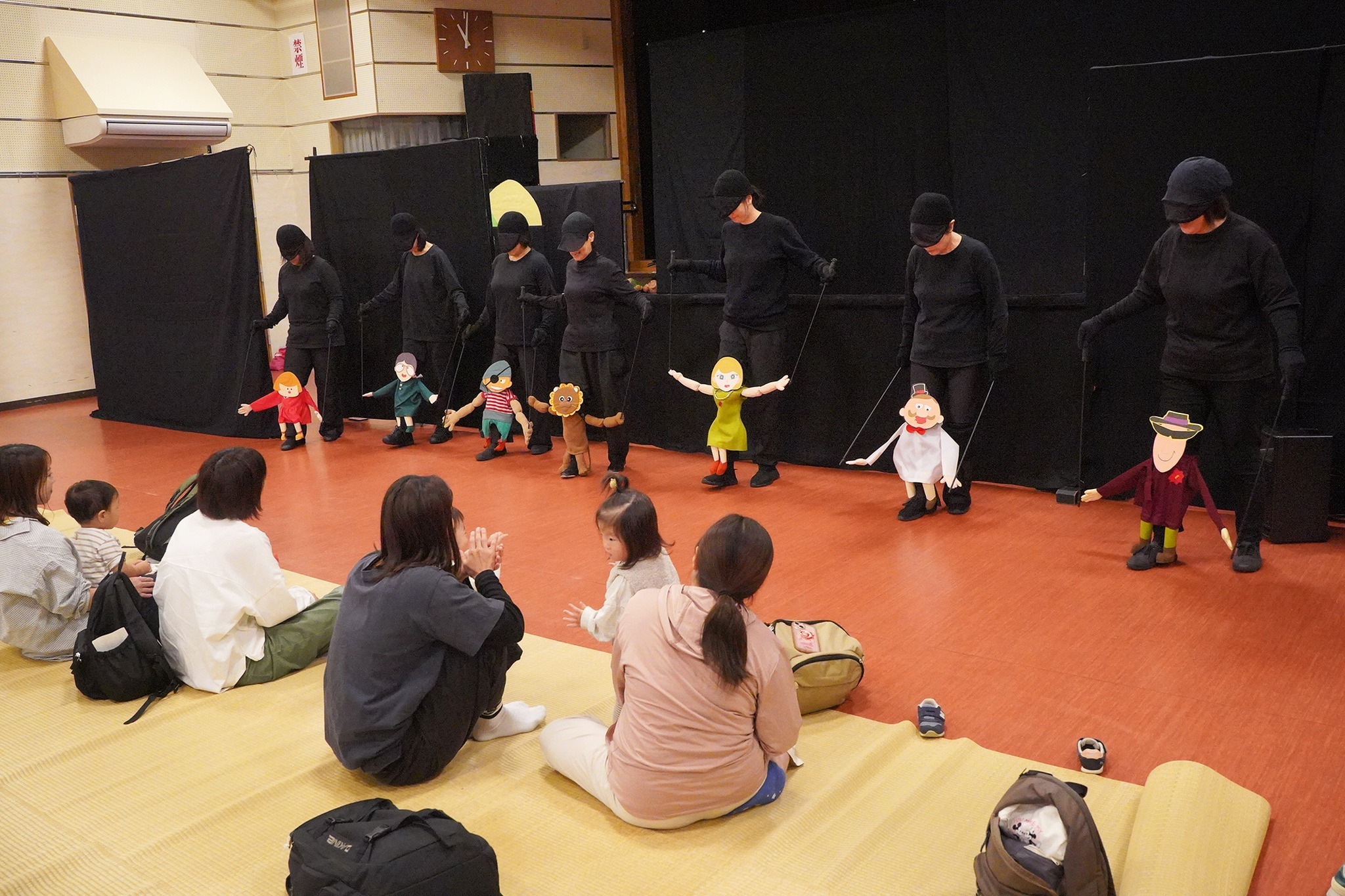 「どじょっこ劇団」が人形劇やペープサートを上演