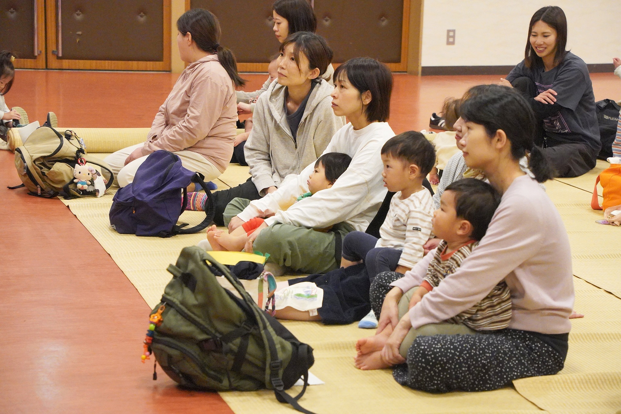 「どじょっこ劇団」が人形劇やペープサートを上演