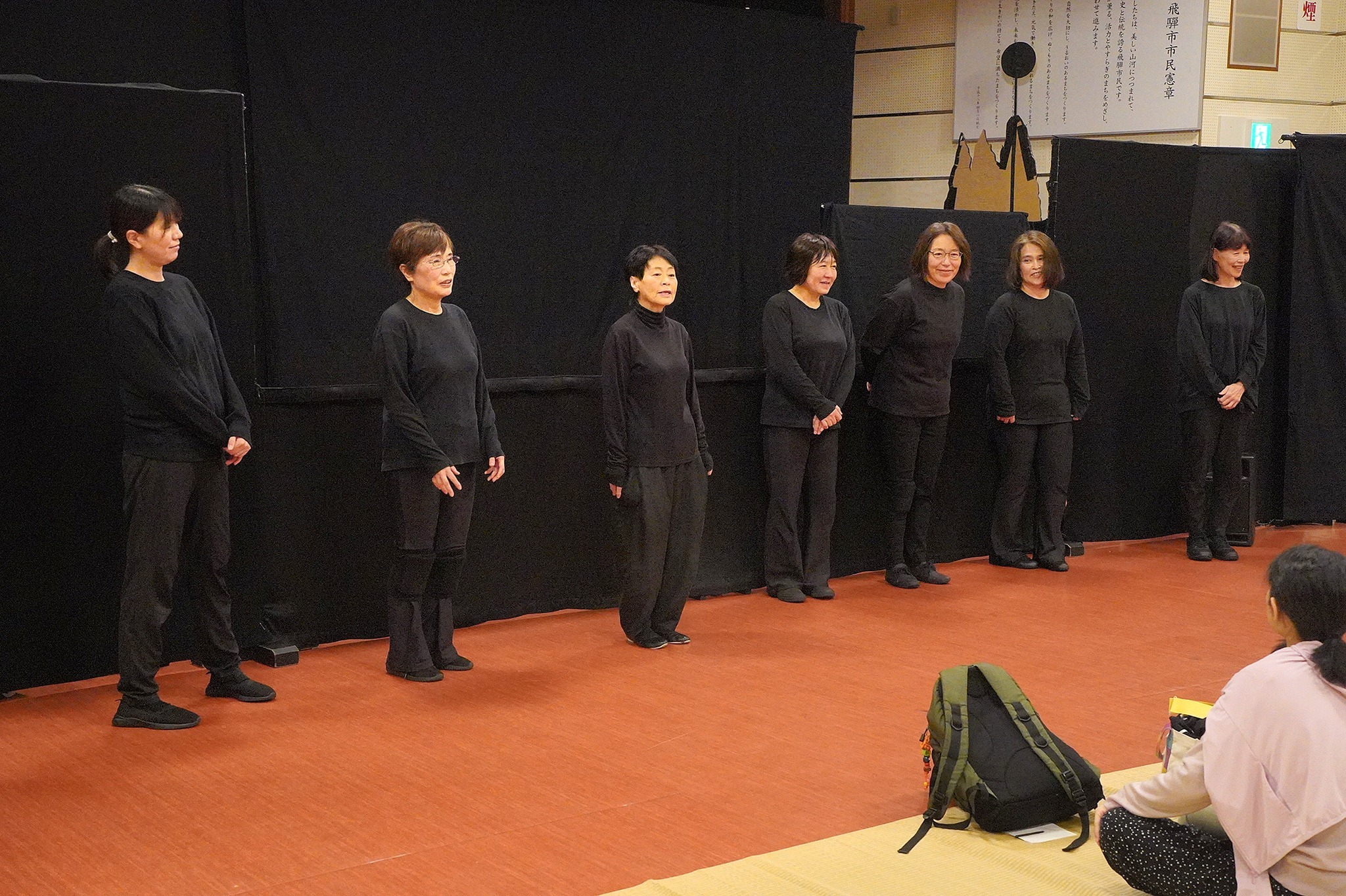 「どじょっこ劇団」が人形劇やペープサートを上演