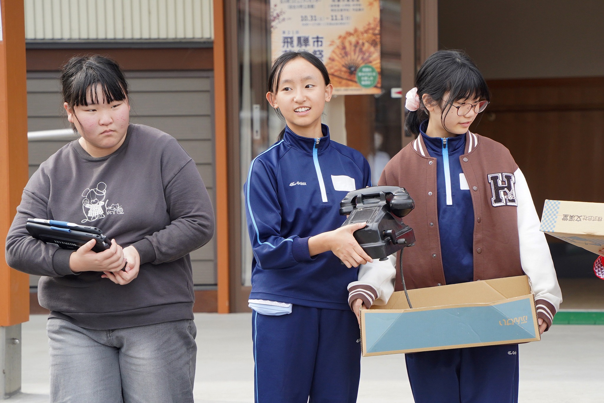 古川西小6年生が地域の皆さんを前に獅子舞などを披露