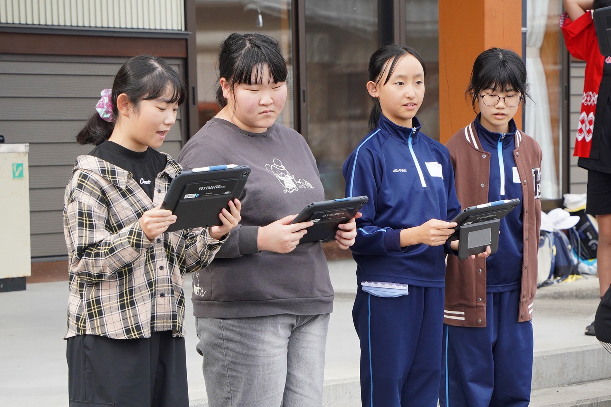 古川西小6年生が地域の皆さんを前に獅子舞などを披露