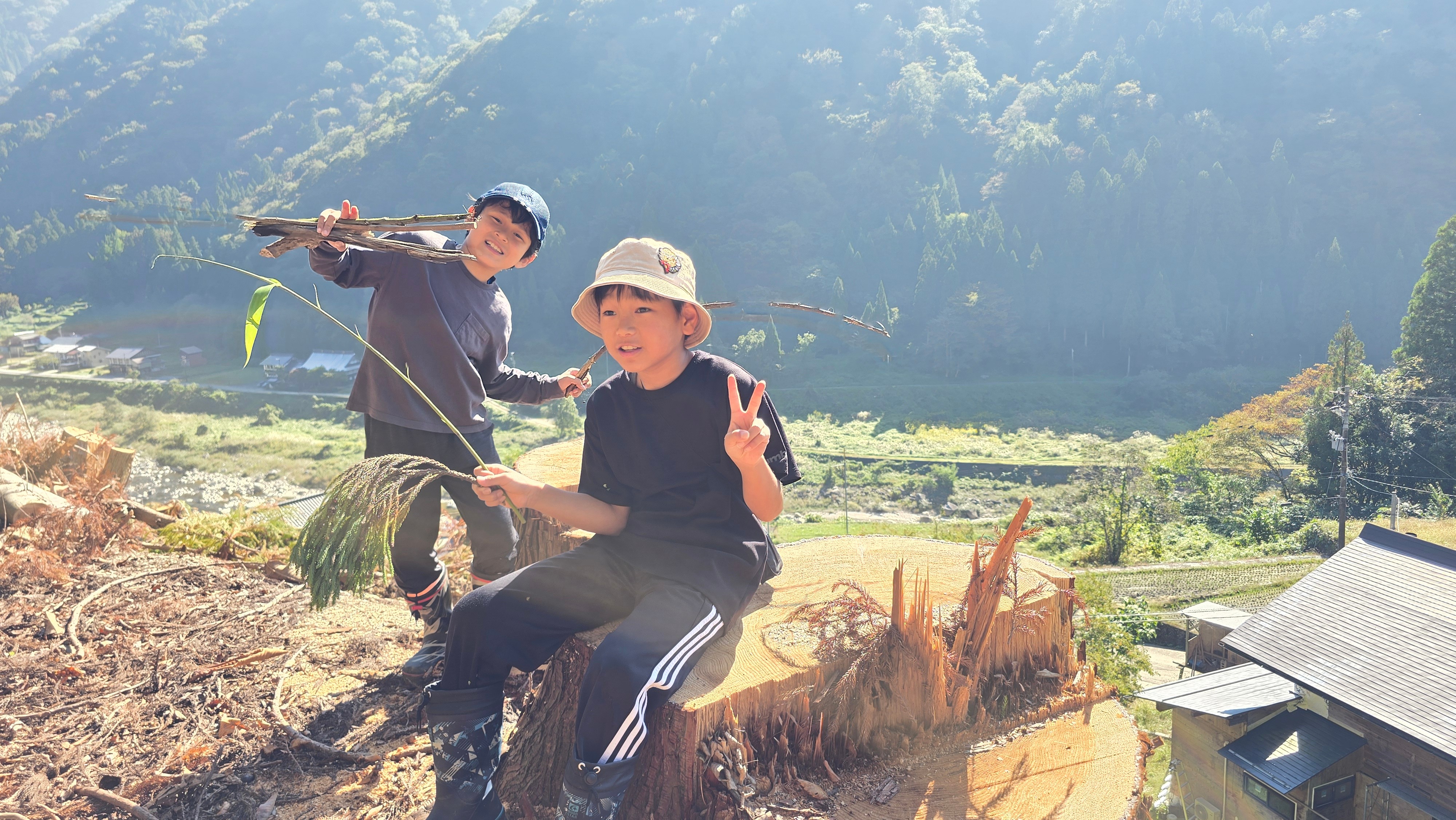 今年も開催!わくわく探検隊、里山探検で秋見つけ