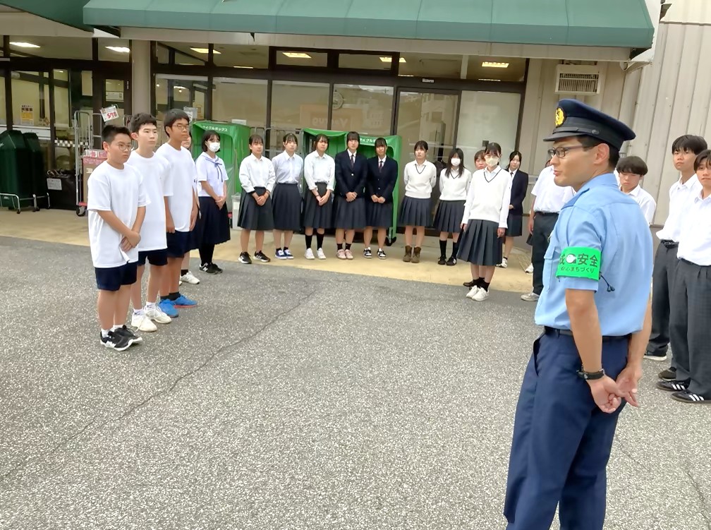 神岡中学校の生徒が交通安全を呼びかけました