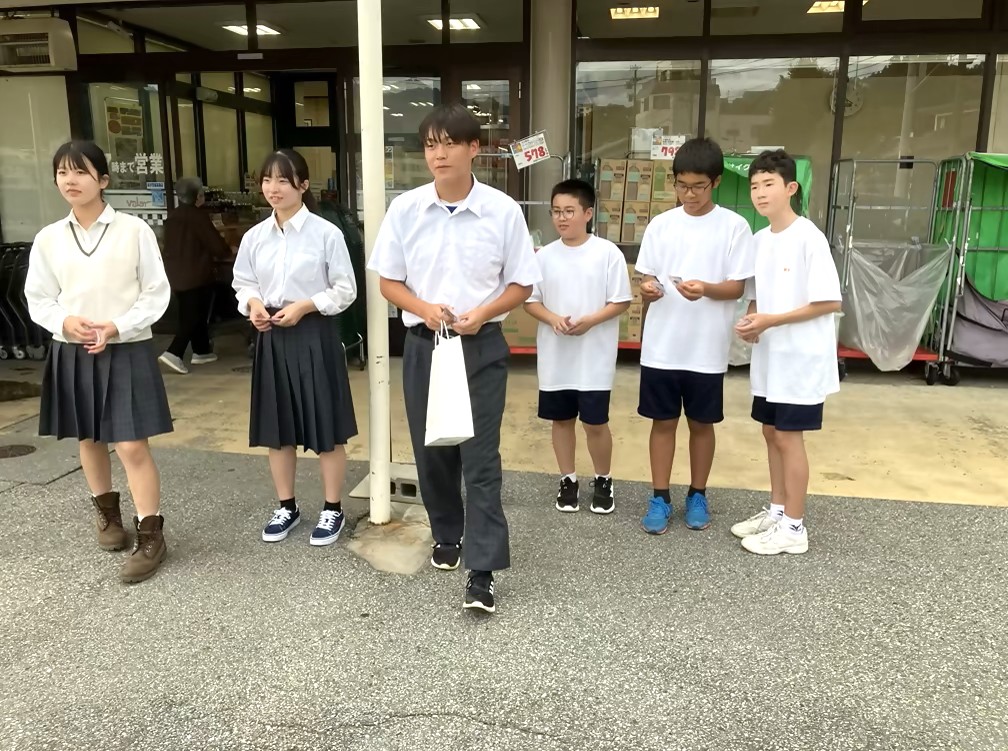 神岡中学校の生徒が交通安全を呼びかけました