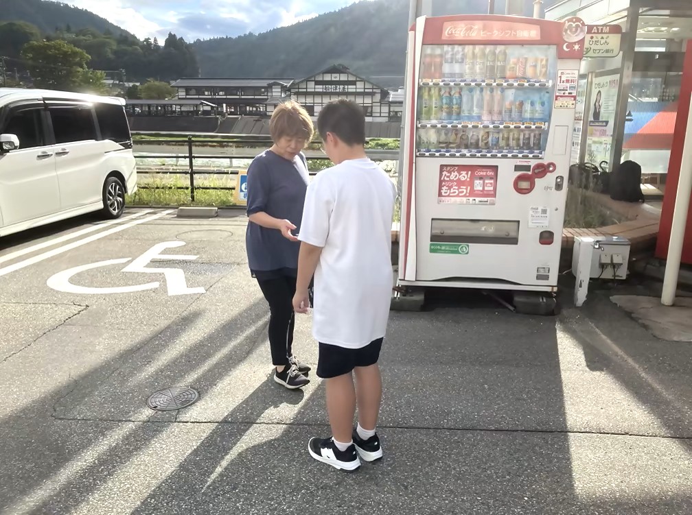 神岡中学校の生徒が交通安全を呼びかけました