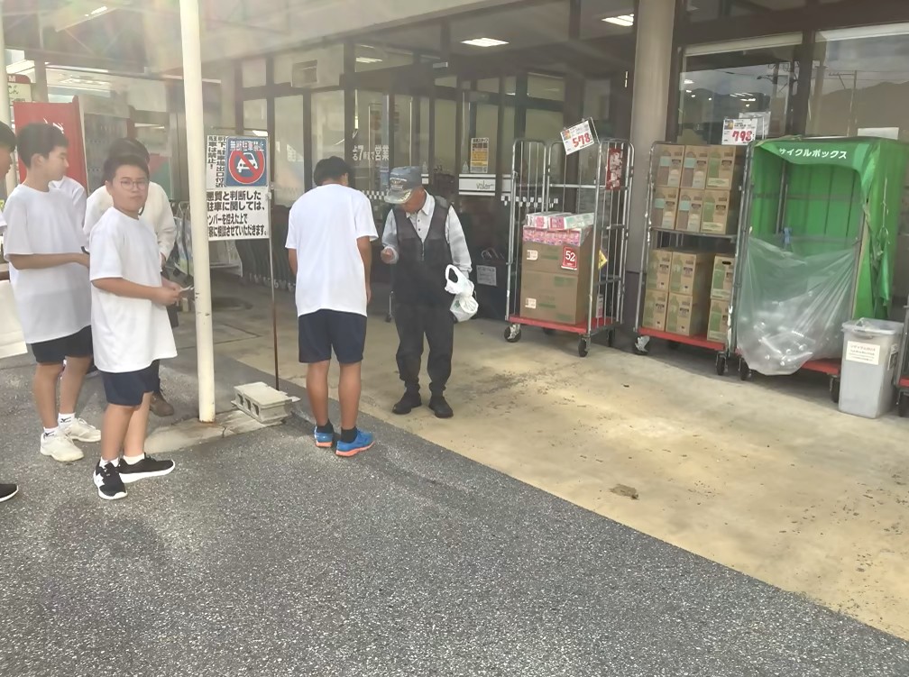 神岡中学校の生徒が交通安全を呼びかけました