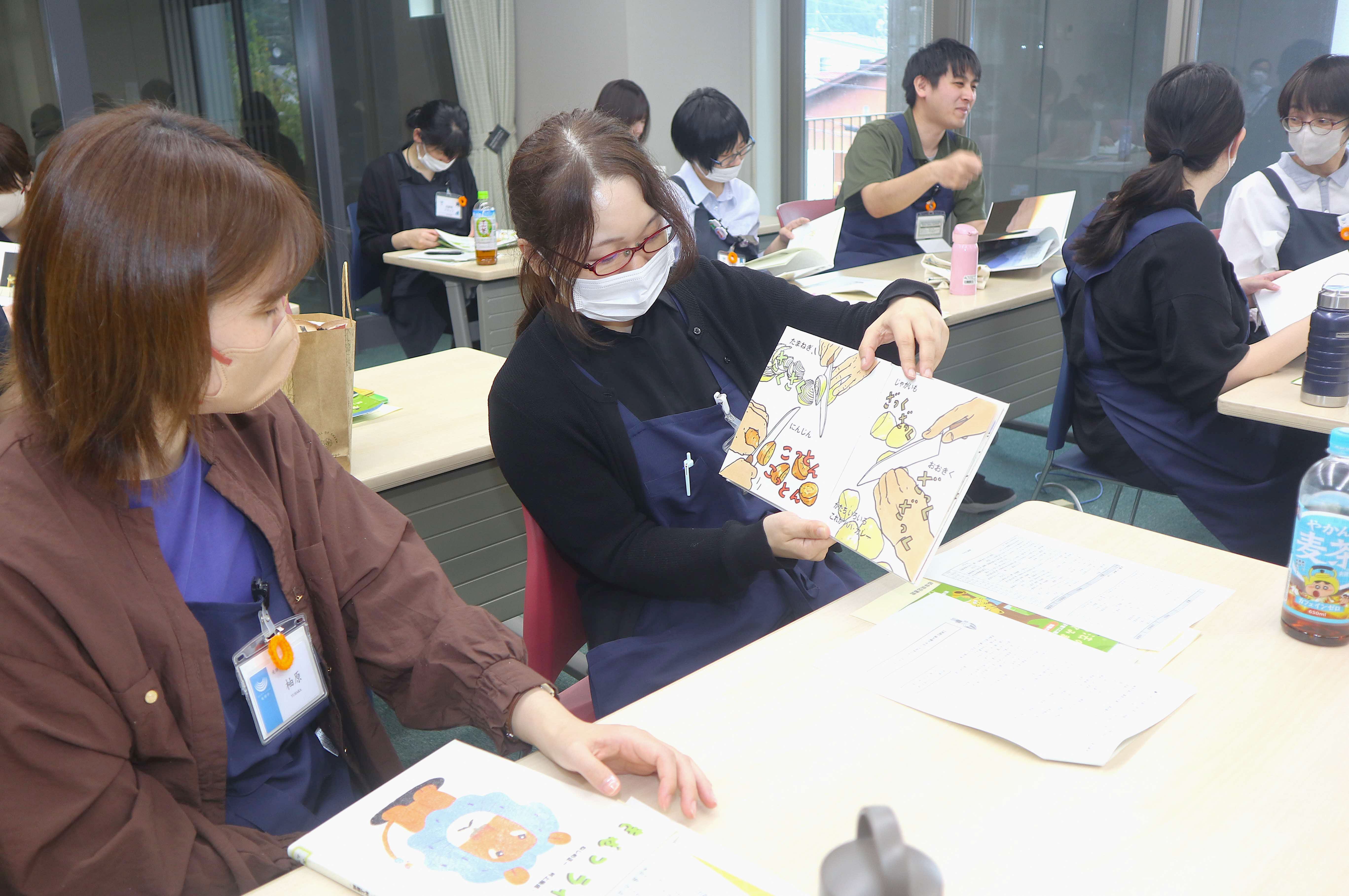 市図書館が職員研修を市民に開放し「司書から学ぶはじめての読み聞かせ講座」を開催しました