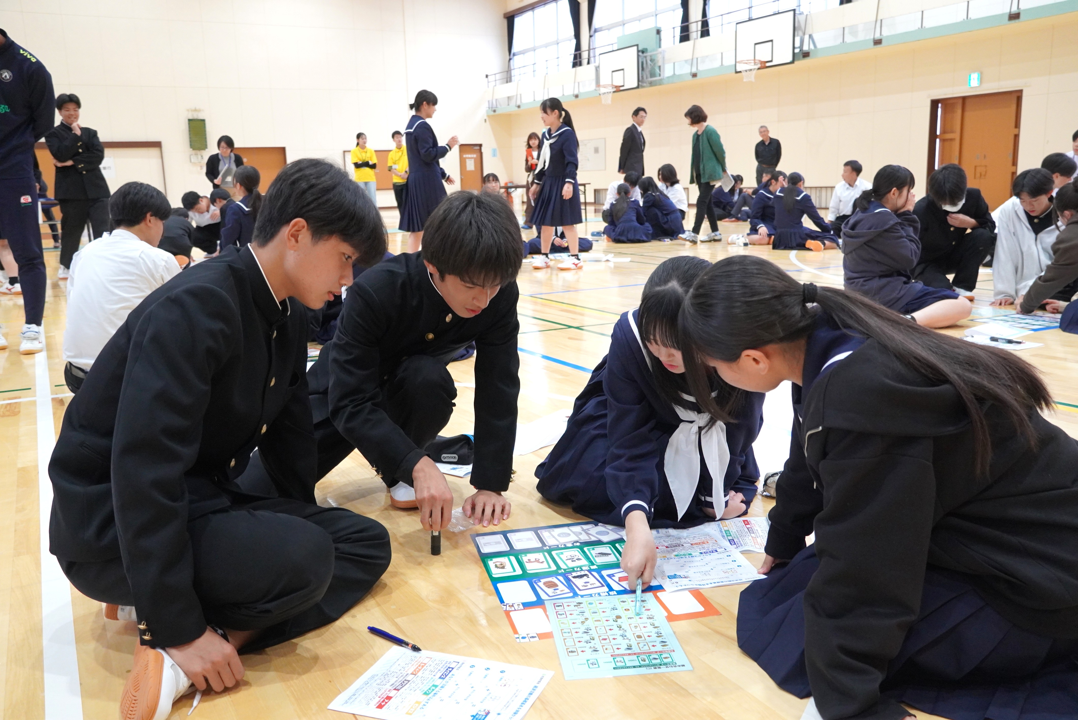 吉城高1年生経済ゲームと講話からお金の流れや将来のヒントを学ぶ