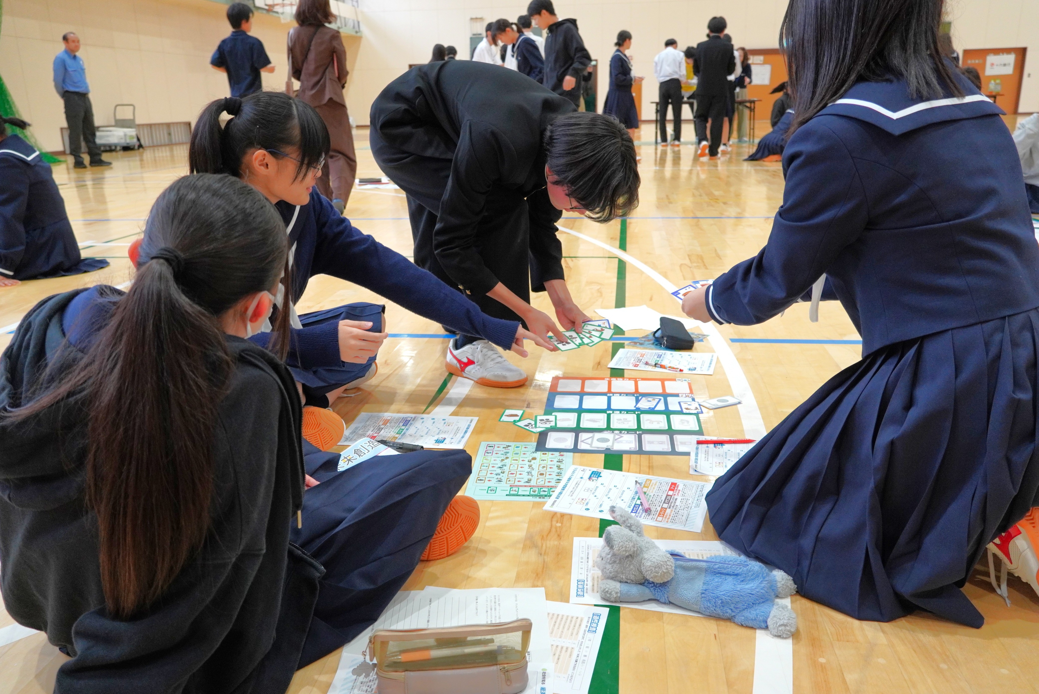 吉城高1年生経済ゲームと講話からお金の流れや将来のヒントを学ぶ