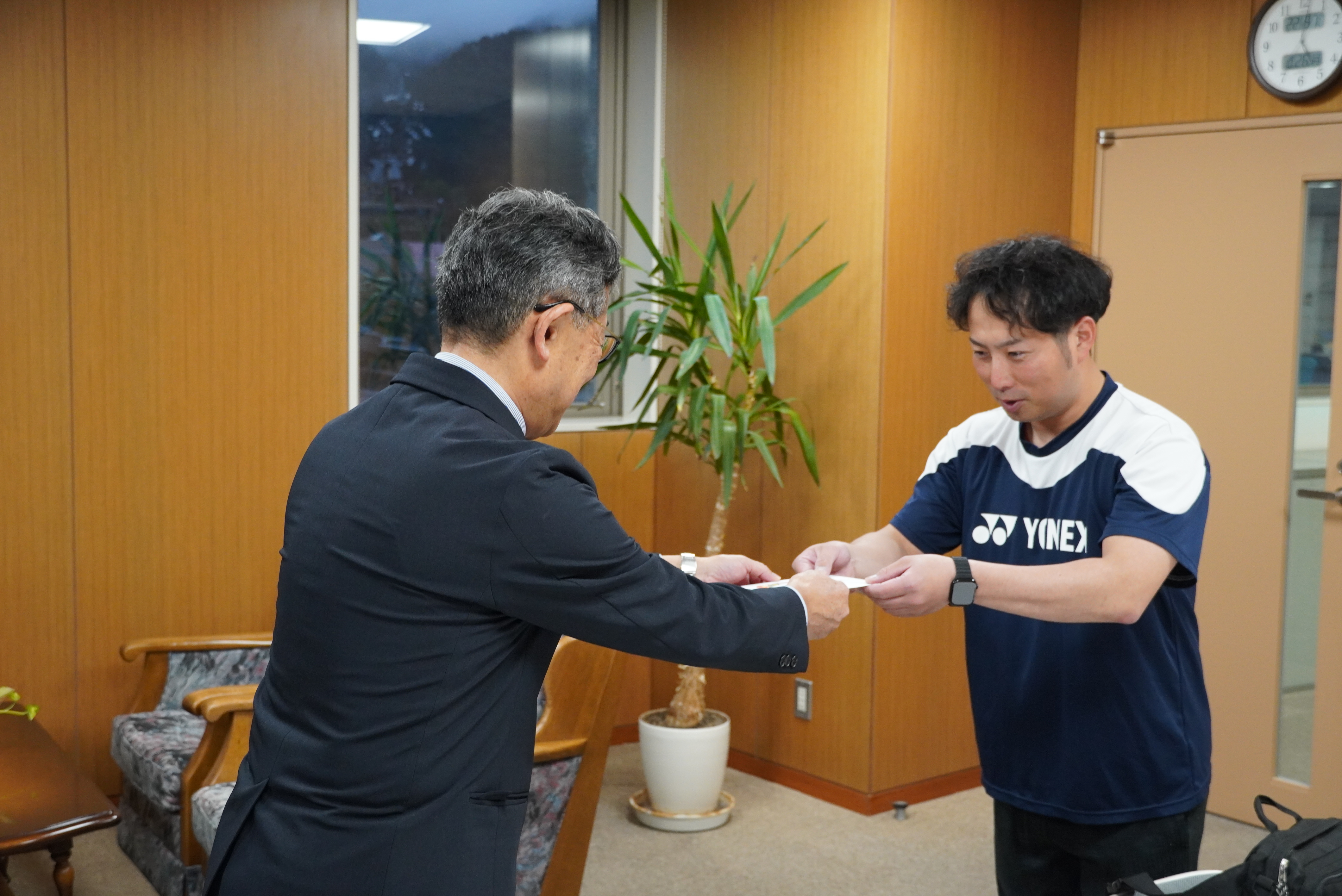 全日本シニアバドミントン選手権大会に出場する倉田選手の激励会を開催しました