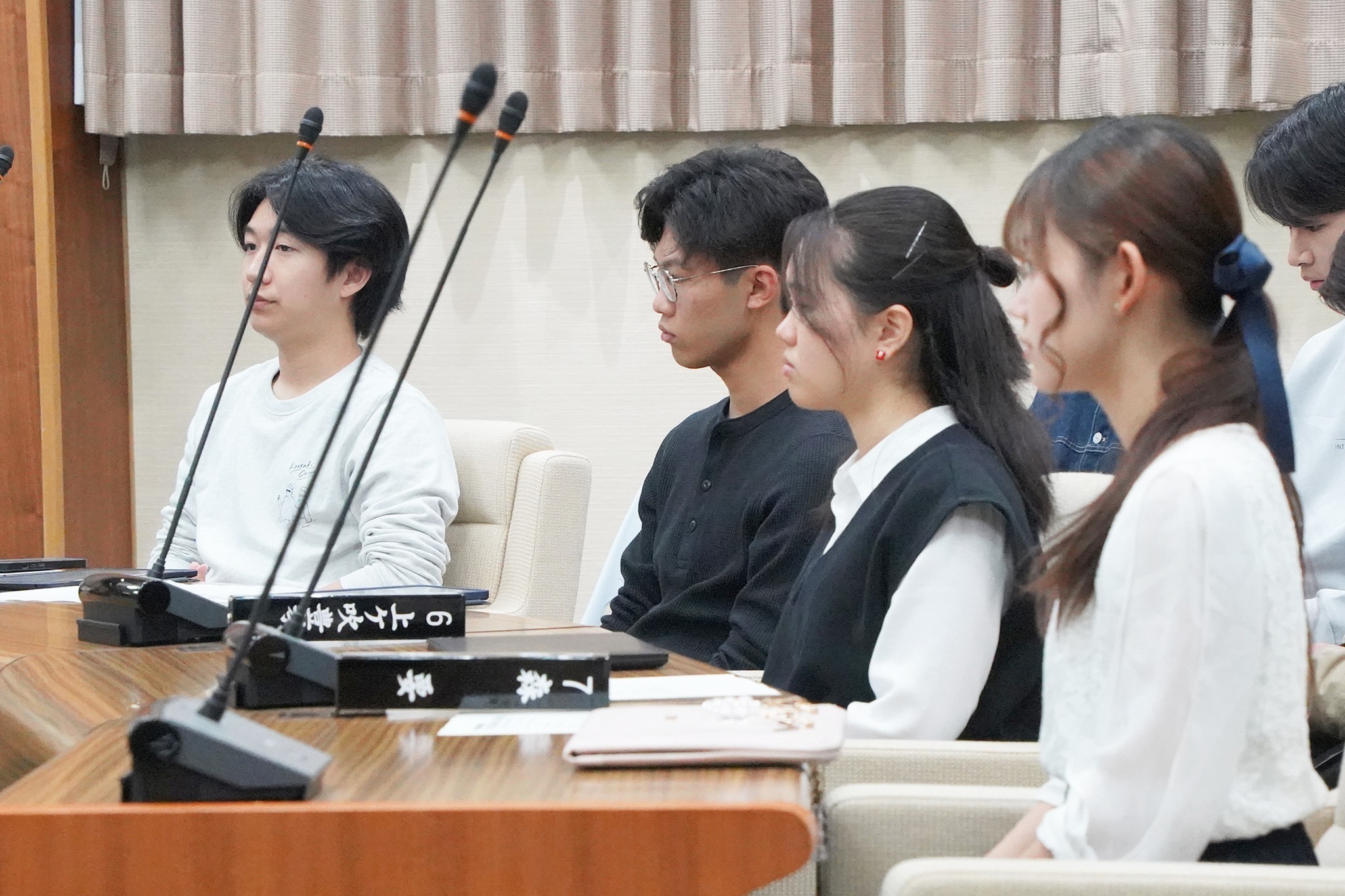 CoIU生が授業の一環で議会一般質問を体験