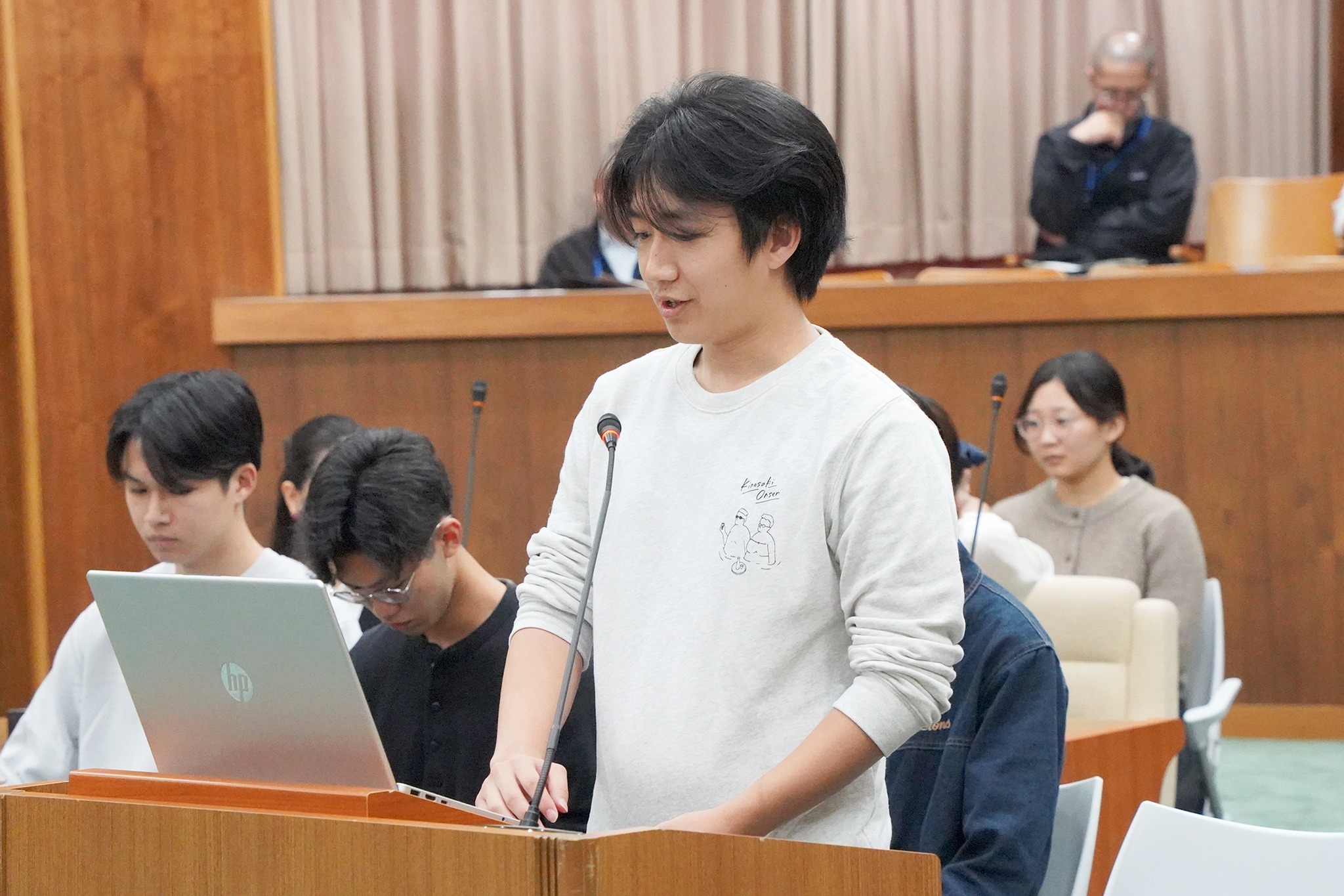 CoIU生が授業の一環で議会一般質問を体験