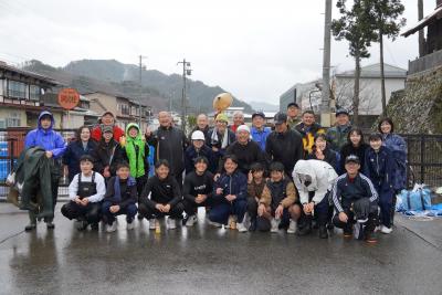 春の風物詩「瀬戸川の鯉の引っ越し」が行われました 集合写真