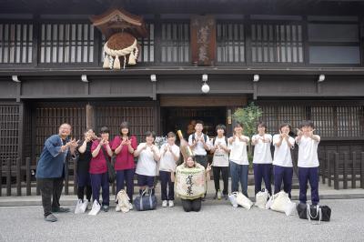 吉城高生が酒蔵を見学したり仕事への向き合い方などを学びました