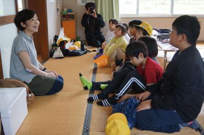 宮川小児童が薬草採取とガレットづくり