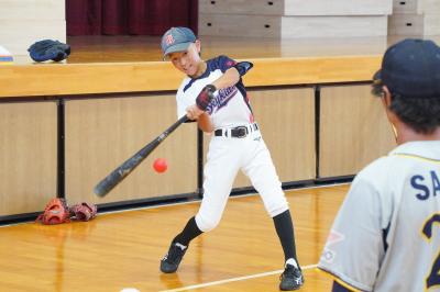 西濃運輸野球部による子ども野球教室が開催されました