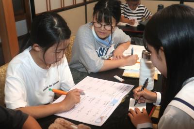 吉城高生が小学生を招き「寺子屋」を開きました