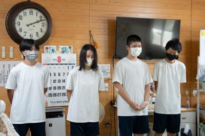 神岡中学校3年生がレク企画、デイサービスで世代間交流