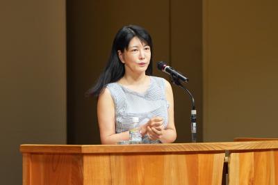 脳科学者の中野信子さんを招いた講演会が開催されました