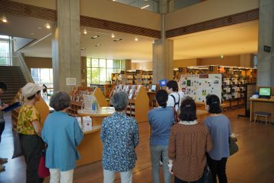 飛騨市が初めてまちゼミに参加。参加者は図書館や議場を見学しました