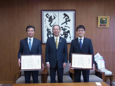 献血50回を越えられた方へ感謝状を贈りました