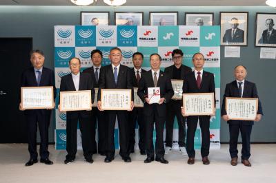 神岡商工会議所とご寄附をいただいた代表企業に感謝状を贈呈