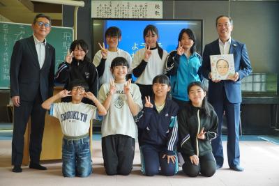 都竹市長と下出教育長が山之村小中学校を訪問し児童生徒と語り合いました