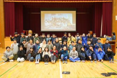 台湾・新港郷の月眉國小学校と古川西小学校の児童が交流