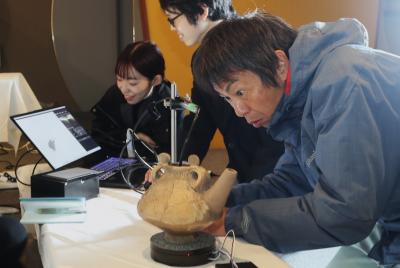 最新技術を使った注口土器の3Ｄスキャン作業公開